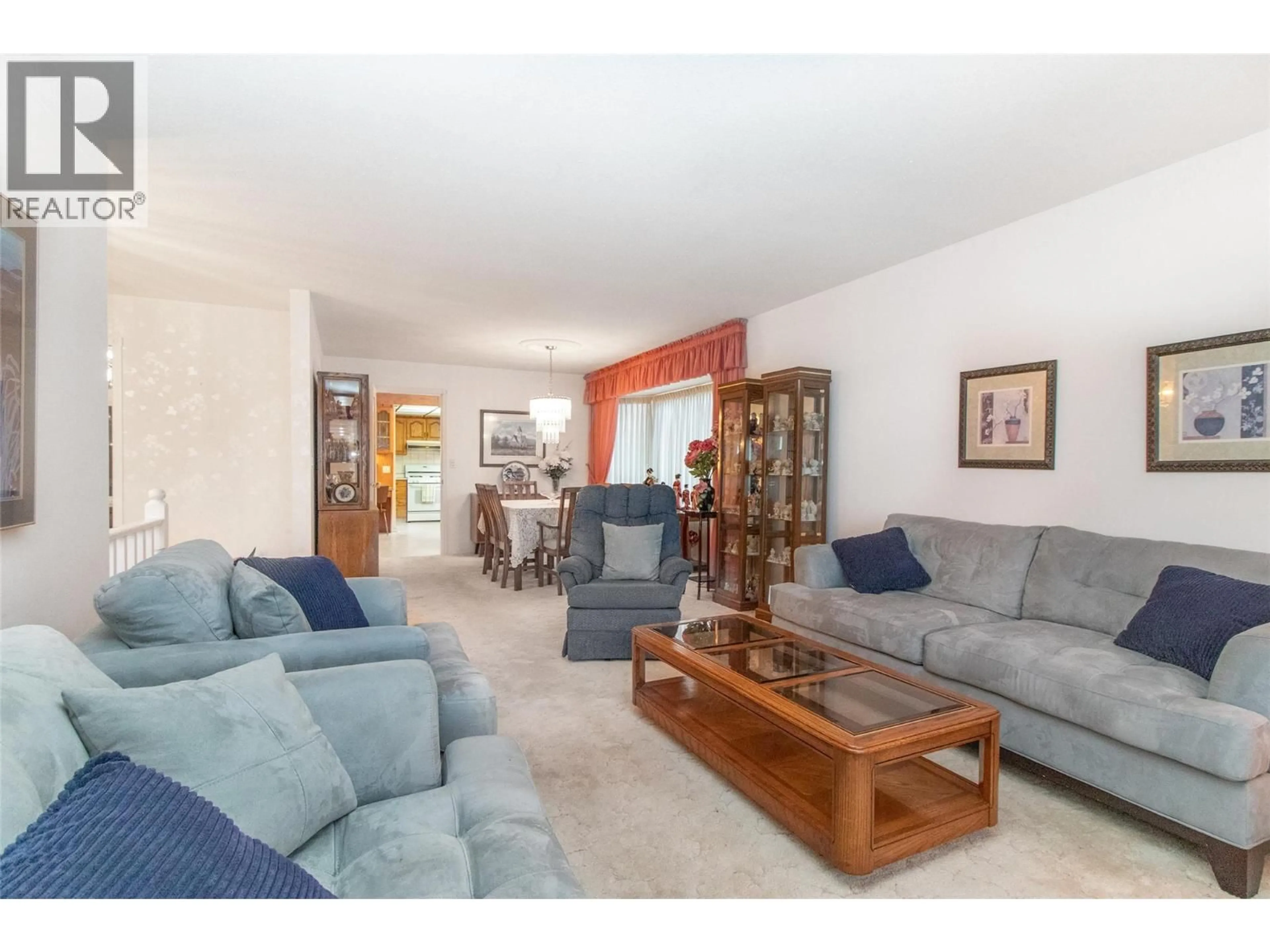 Living room with furniture, unknown for 624 CASSIAR CRESCENT, Kelowna British Columbia V1V1M8