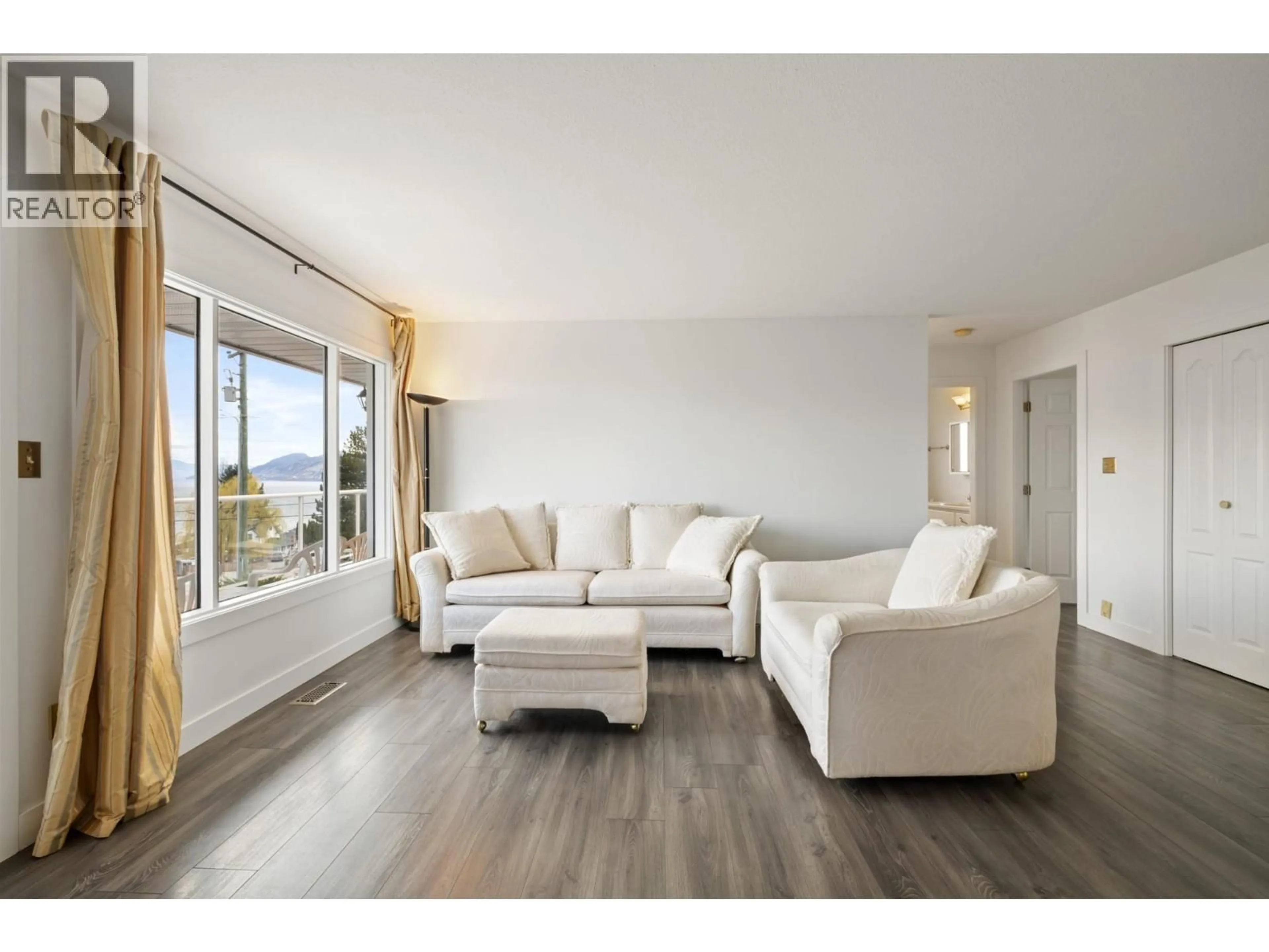 Living room with furniture, wood/laminate floor for 6085 BEATRICE ROAD, Peachland British Columbia V0H1X4