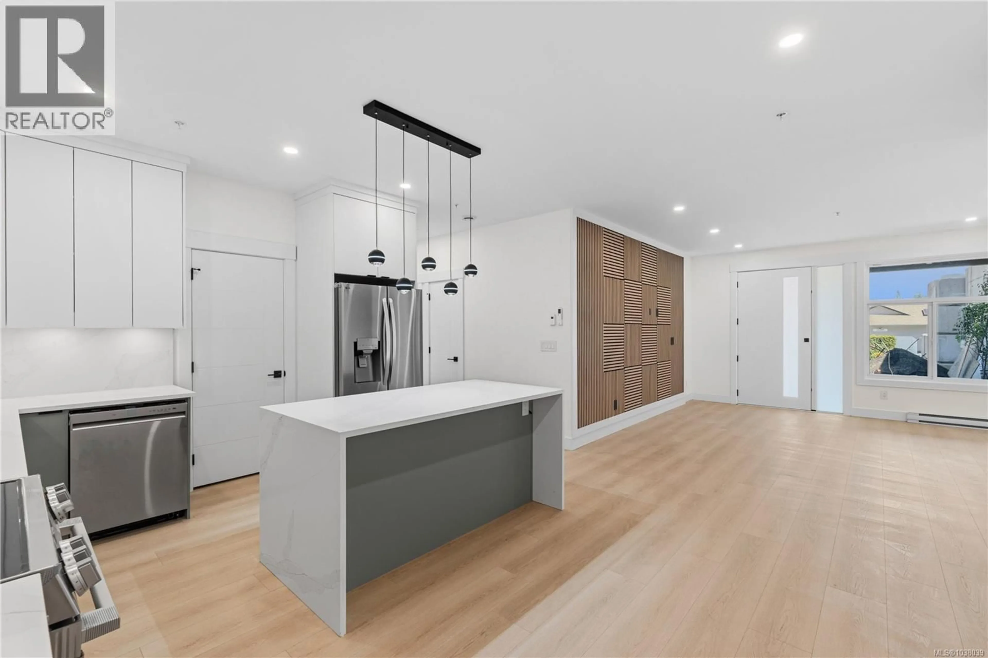 Open concept kitchen, wood/laminate floor for 101 - 5311 TOMS TURNABOUT, Nanaimo British Columbia V9T5M9