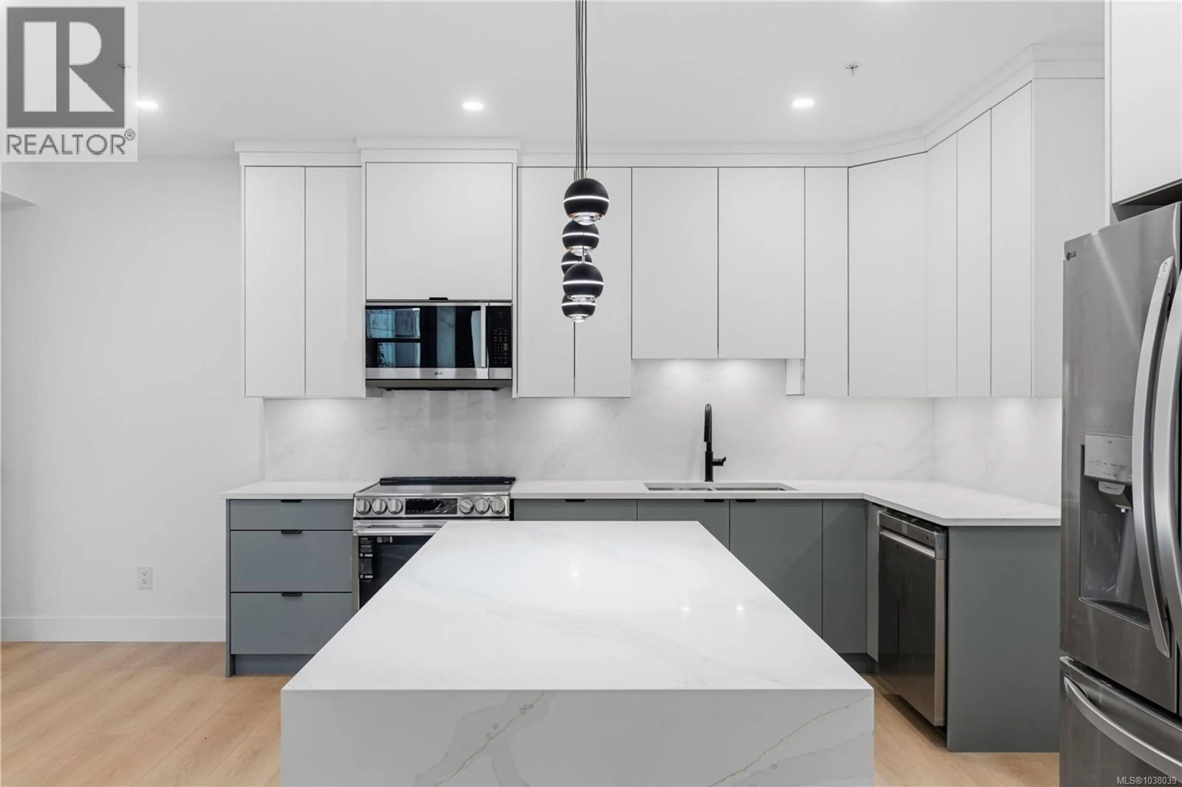 Contemporary kitchen, unknown for 101 - 5311 TOMS TURNABOUT, Nanaimo British Columbia V9T5M9