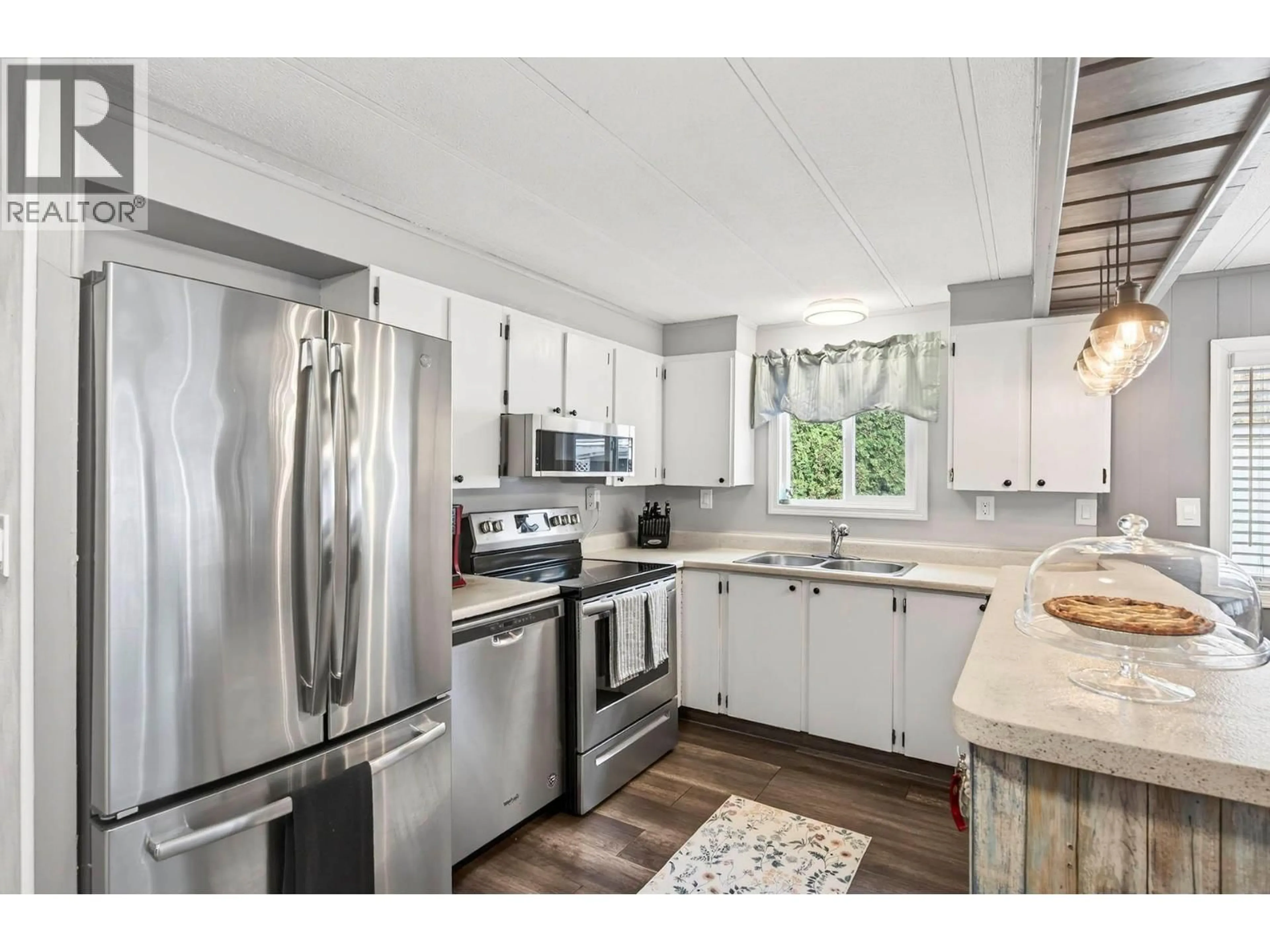 Open concept kitchen, unknown for 38 - 2401 ORD ROAD, Kamloops British Columbia V2B7V8