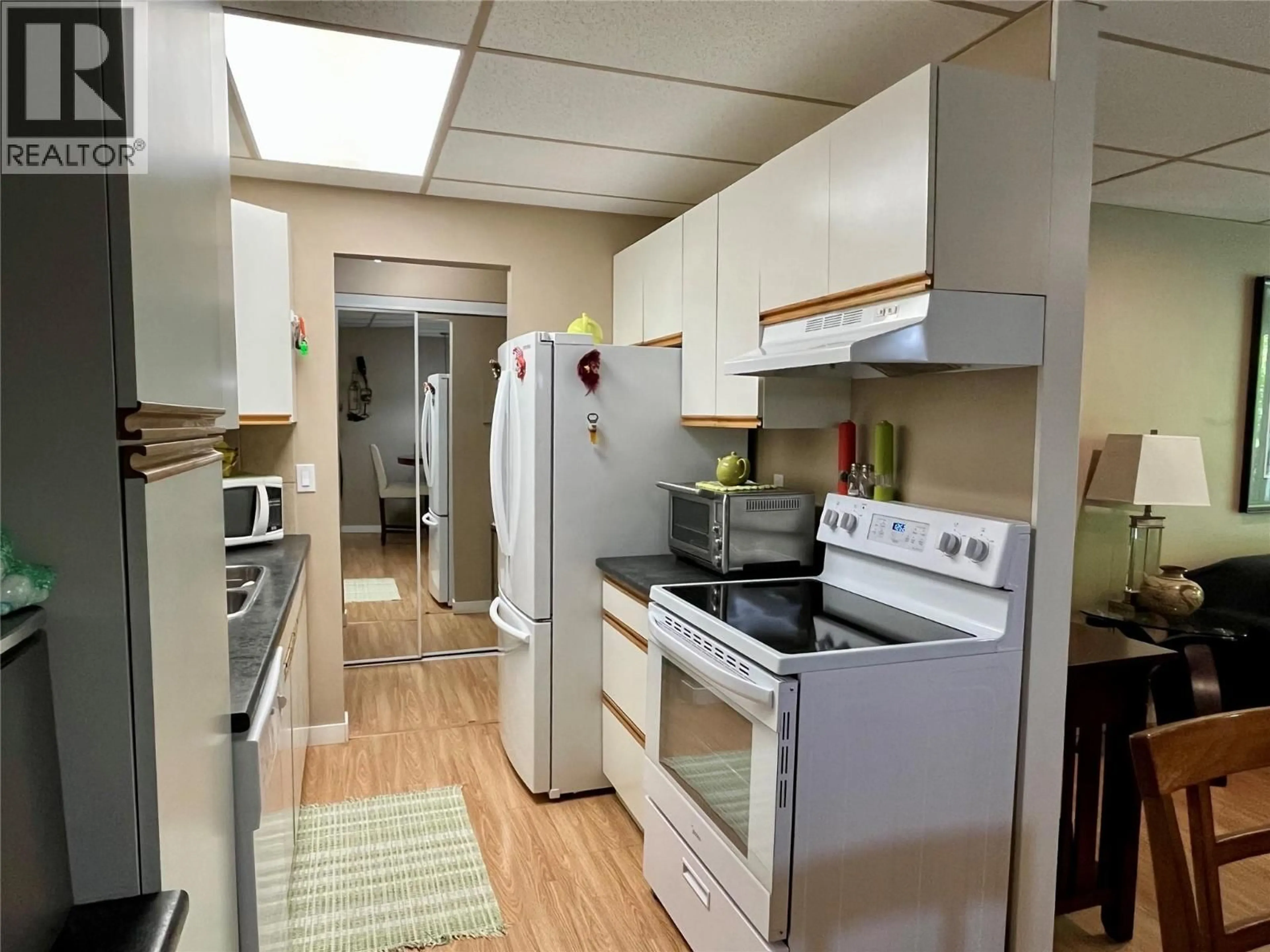 Standard kitchen, unknown for 202 - 1410 PENTICTON AVENUE, Penticton British Columbia V2A2N5