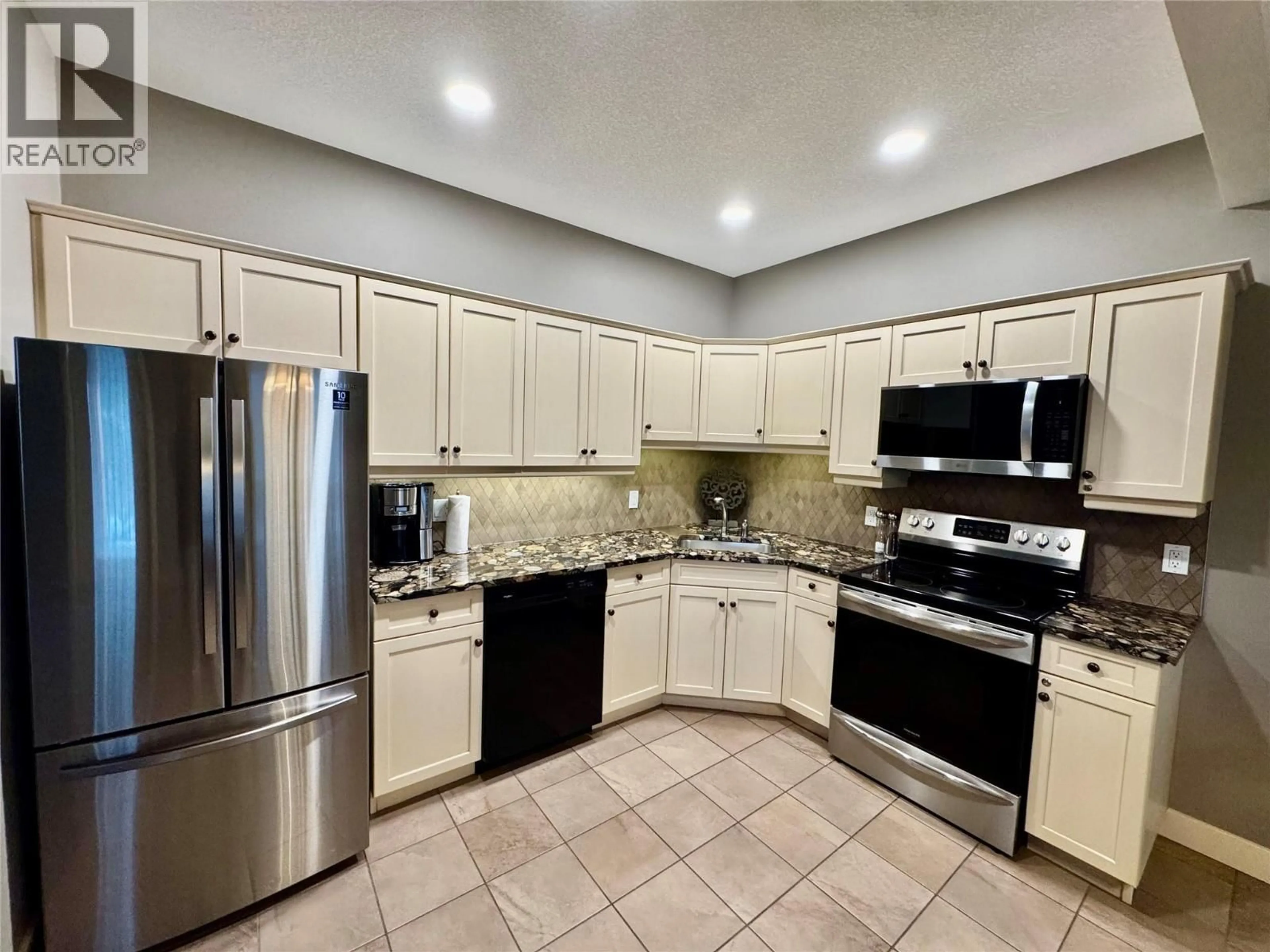 Open concept kitchen, ceramic/tile floor for 624C - 600 BIGHORN BOULEVARD, Radium Hot Springs British Columbia V0A1M0