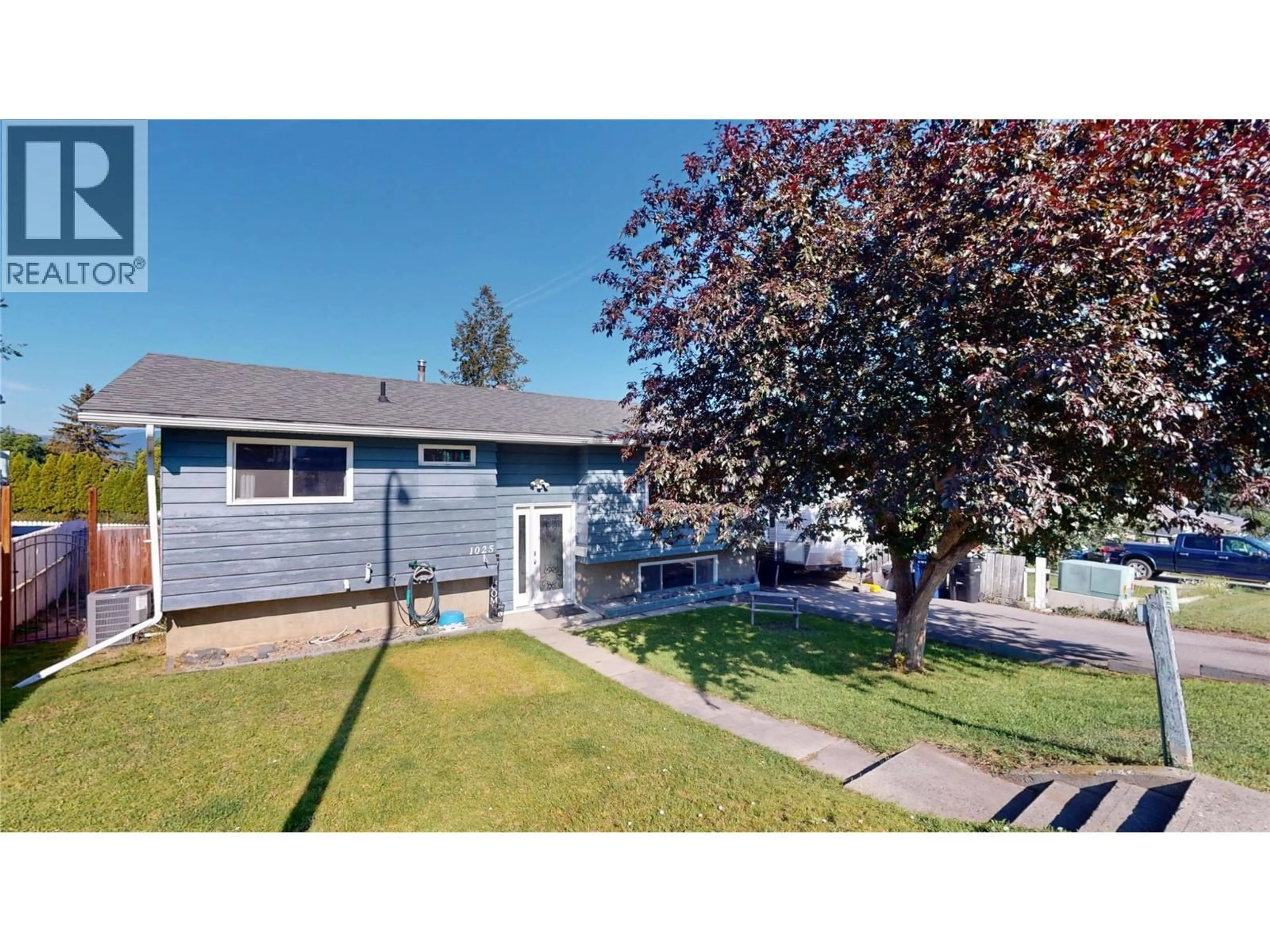 Home with vinyl exterior material, street for 1025 18TH AVENUE SOUTH, Cranbrook British Columbia V1C3C7