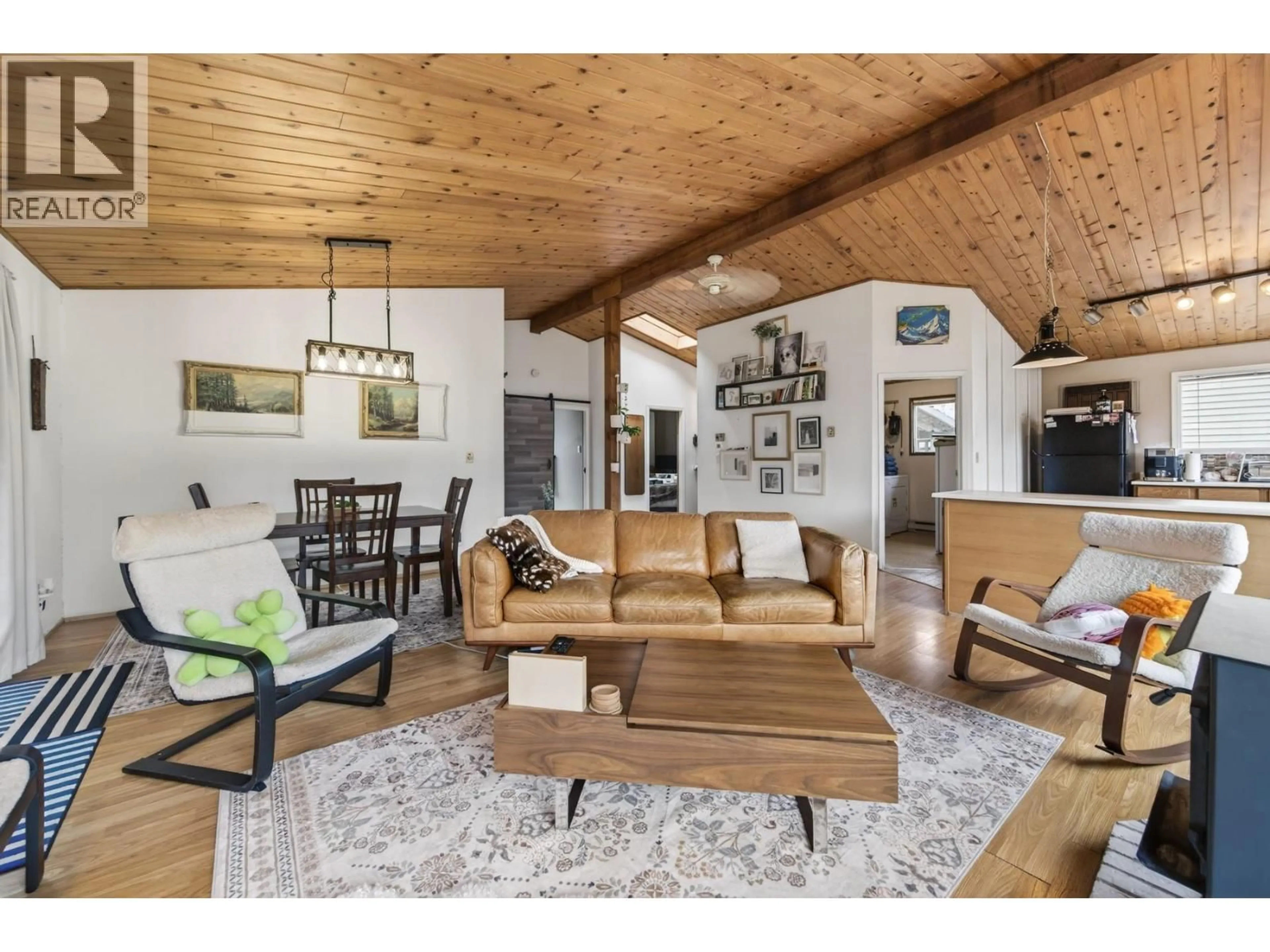 Living room with furniture, wood/laminate floor for 359 MOUNTAINVIEW ROAD, Lillooet British Columbia V0K1V0