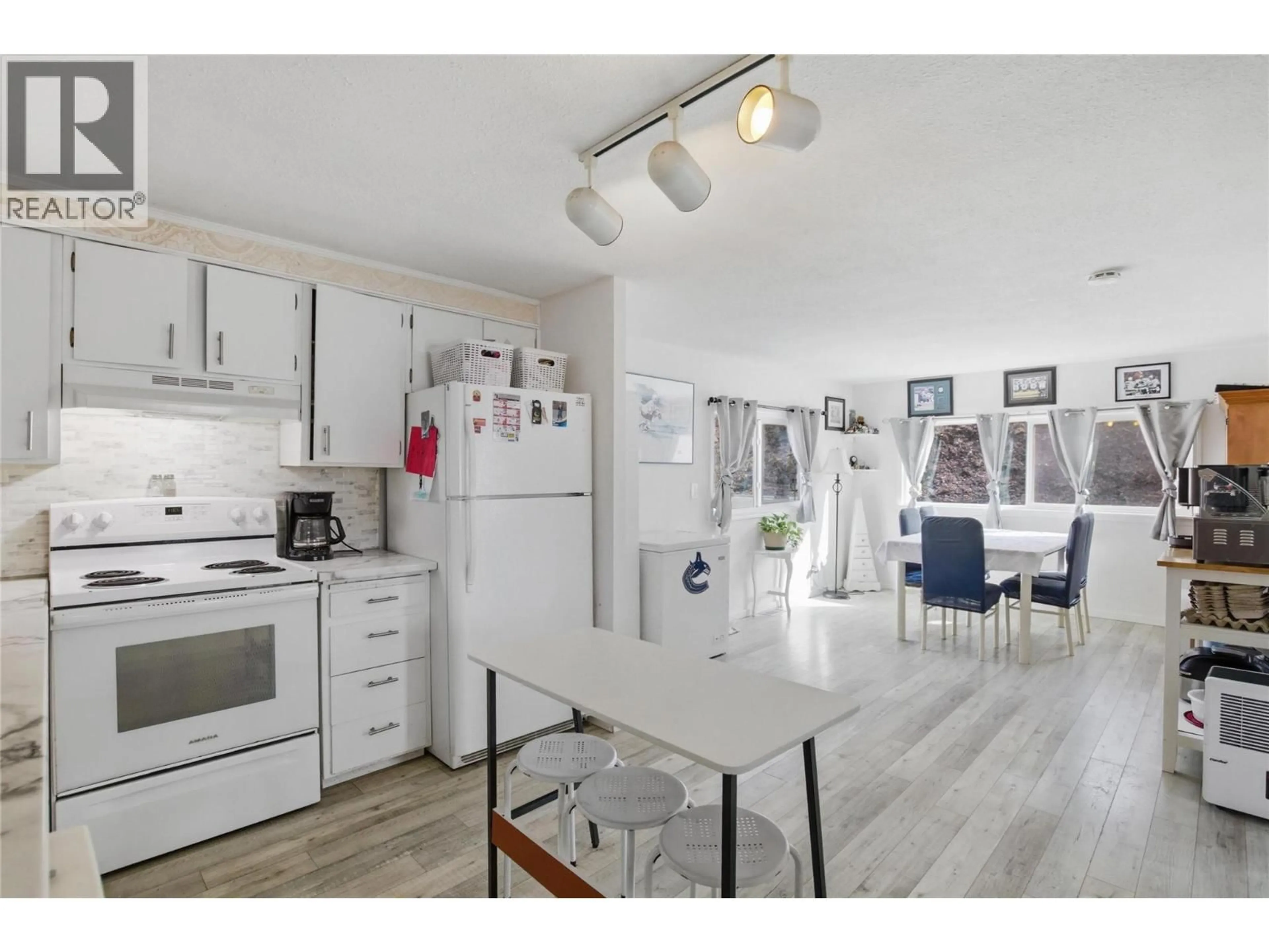 Open concept kitchen, unknown for 4 JASPER DRIVE, Logan Lake British Columbia V0K1W0