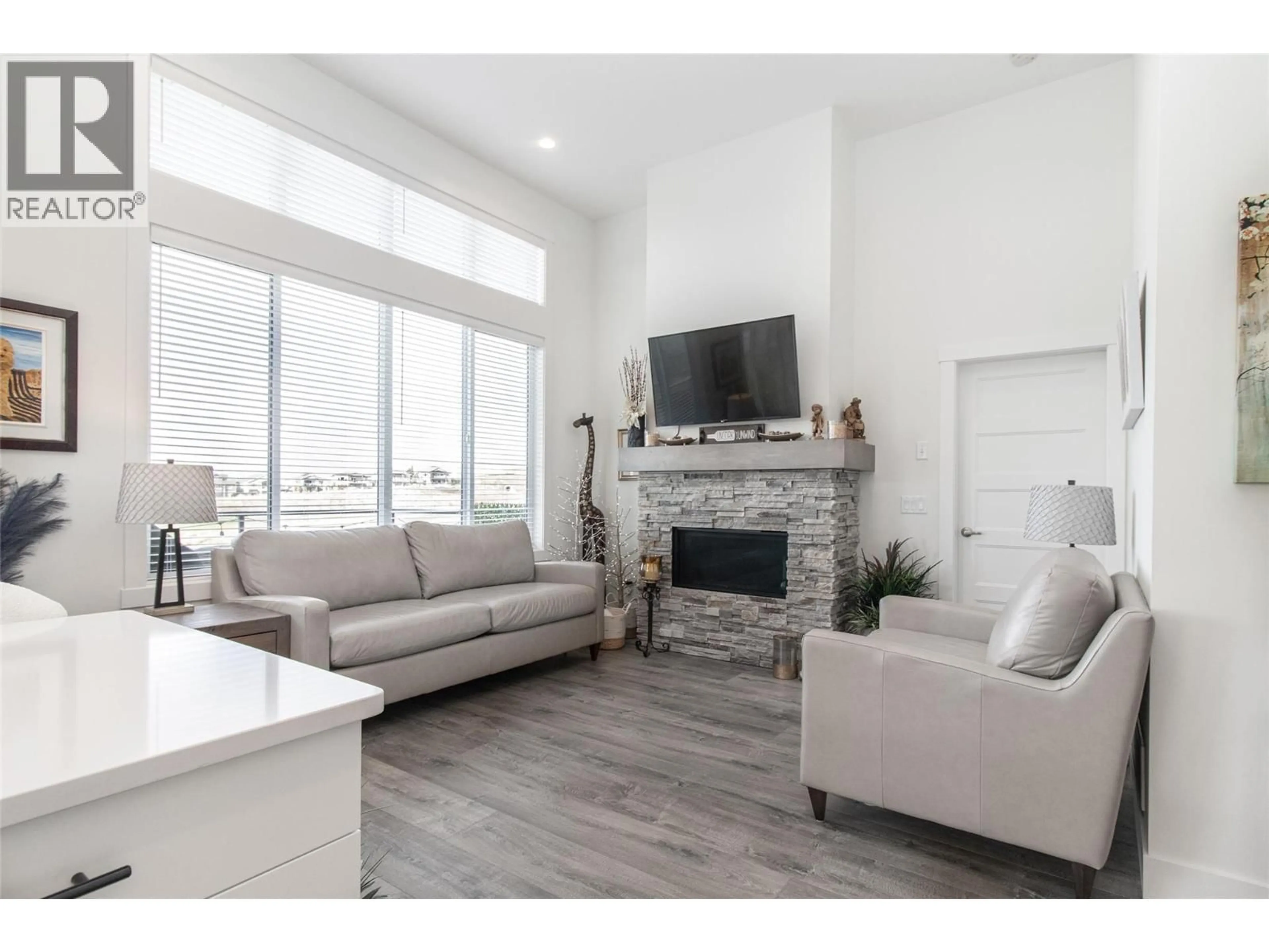 Living room with furniture, unknown for 1396 TOWER RANCH DRIVE, Kelowna British Columbia V1P1T8