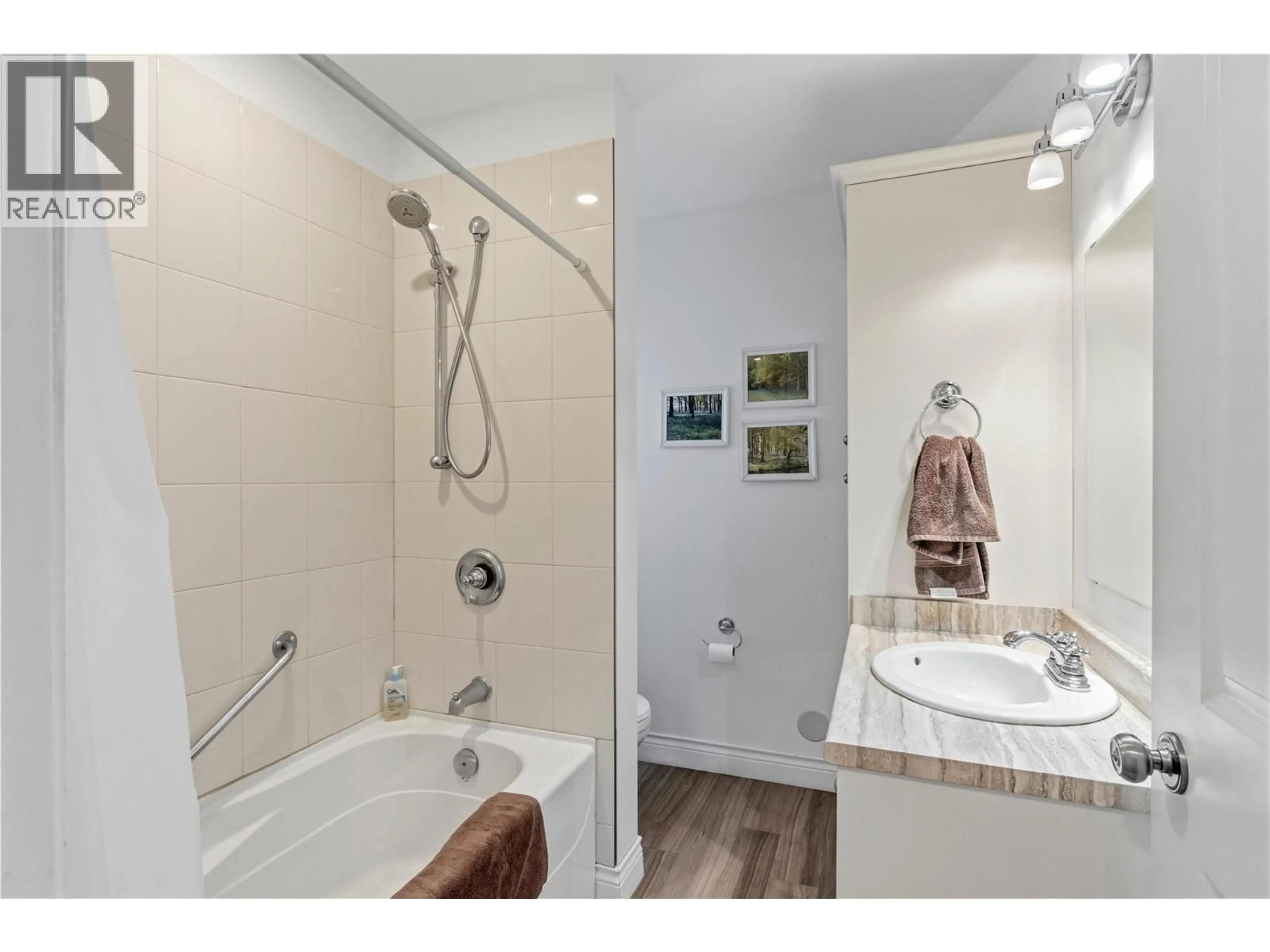 Standard bathroom, unknown for 631 SETTLEMENT ROAD, Kamloops British Columbia V2B6J1