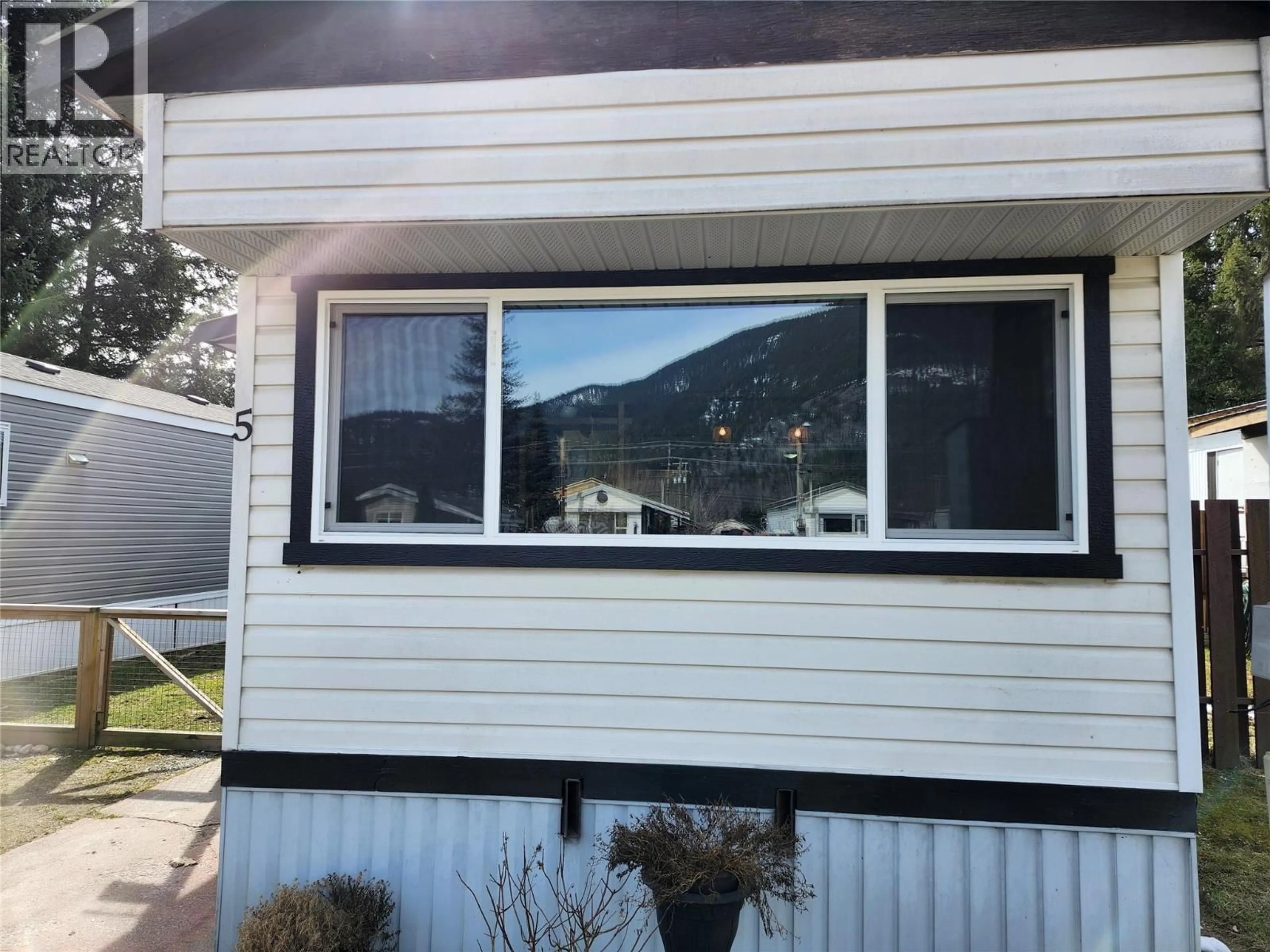Home with vinyl exterior material, mountain view for 5 - 606 EDWARD STREET EAST, Revelstoke British Columbia V0E2S0