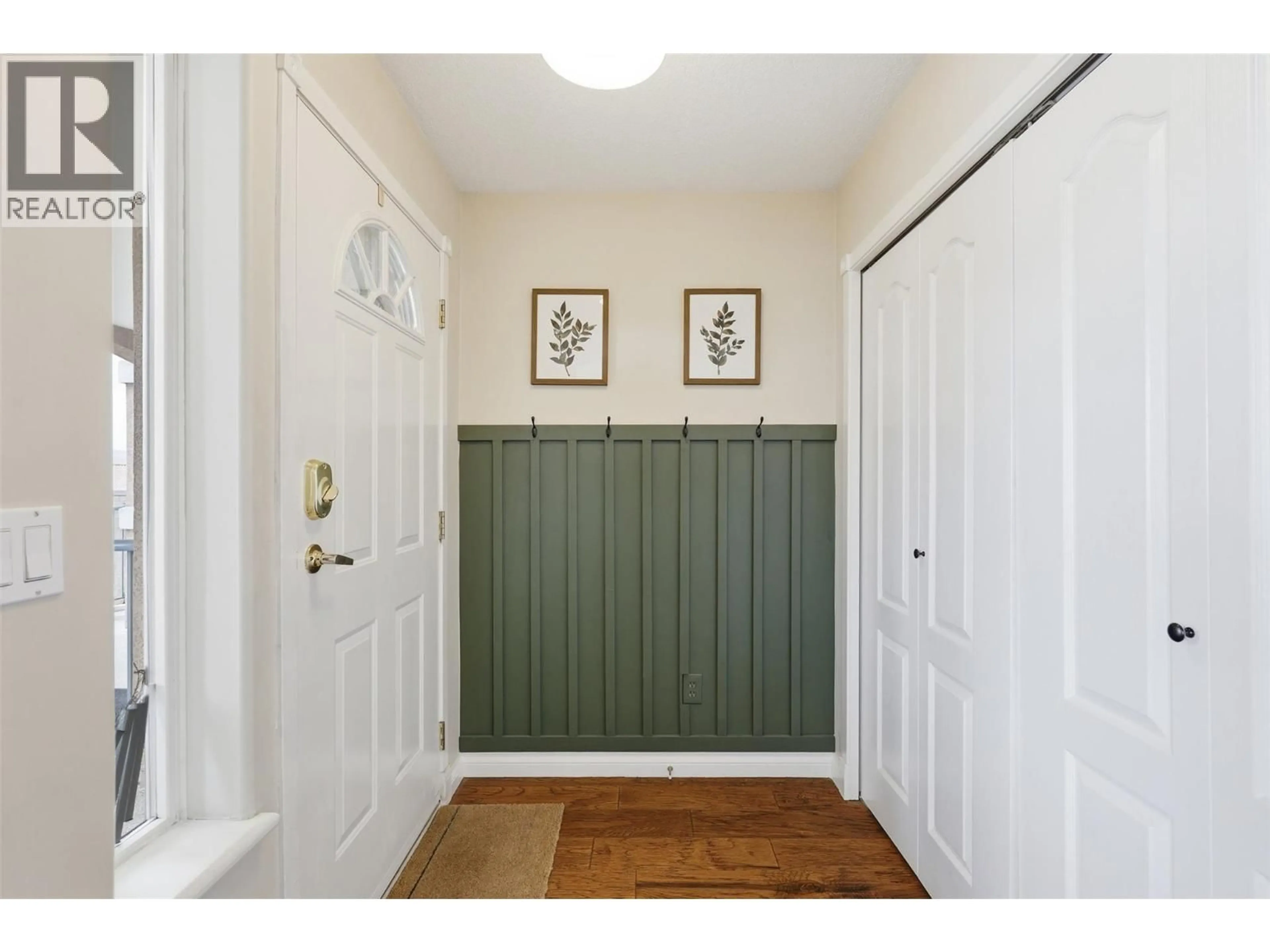 Indoor entryway for 401 - 875 SAHALI TERRACE, Kamloops British Columbia V2C6W8