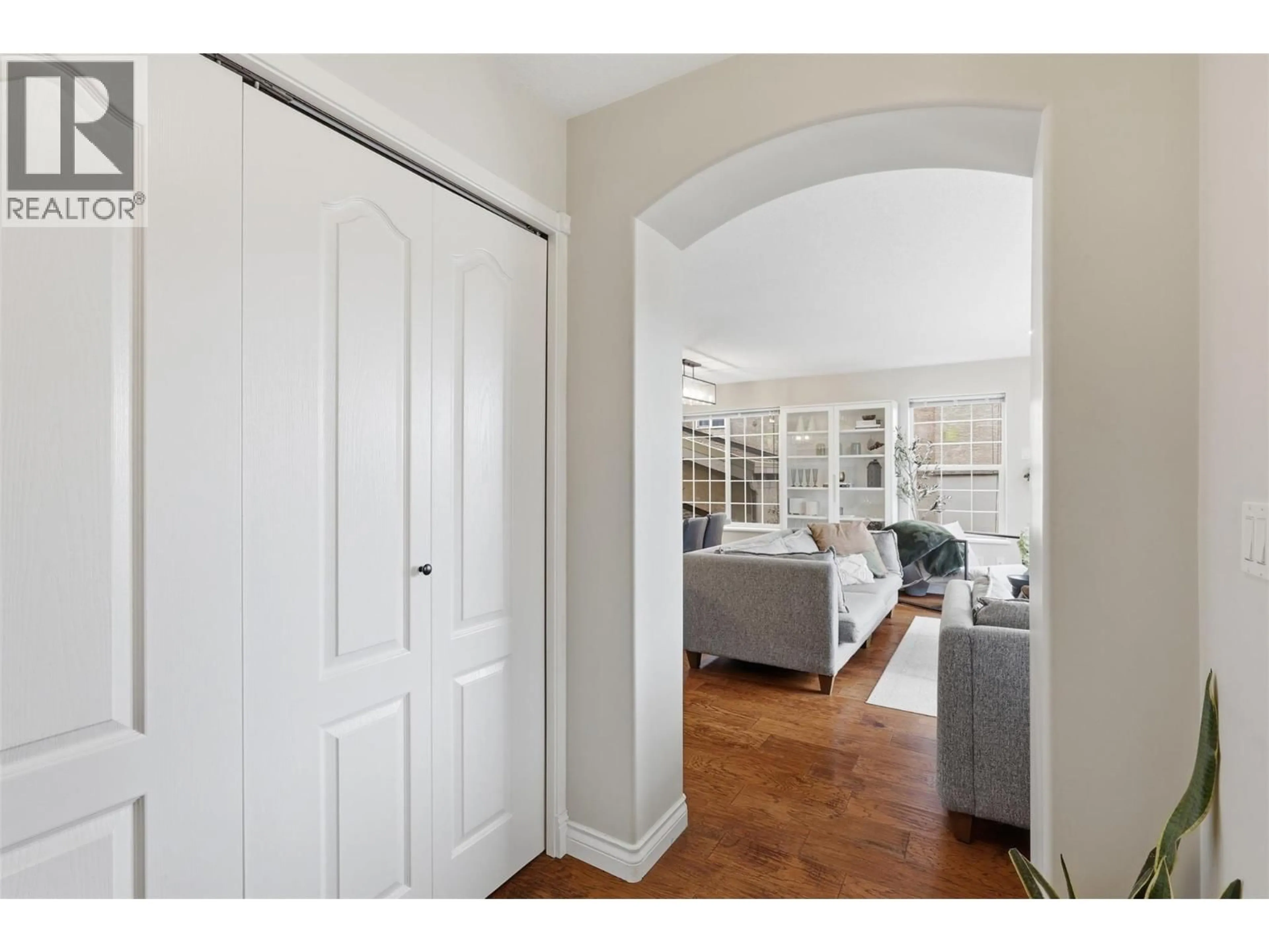 Indoor entryway for 401 - 875 SAHALI TERRACE, Kamloops British Columbia V2C6W8