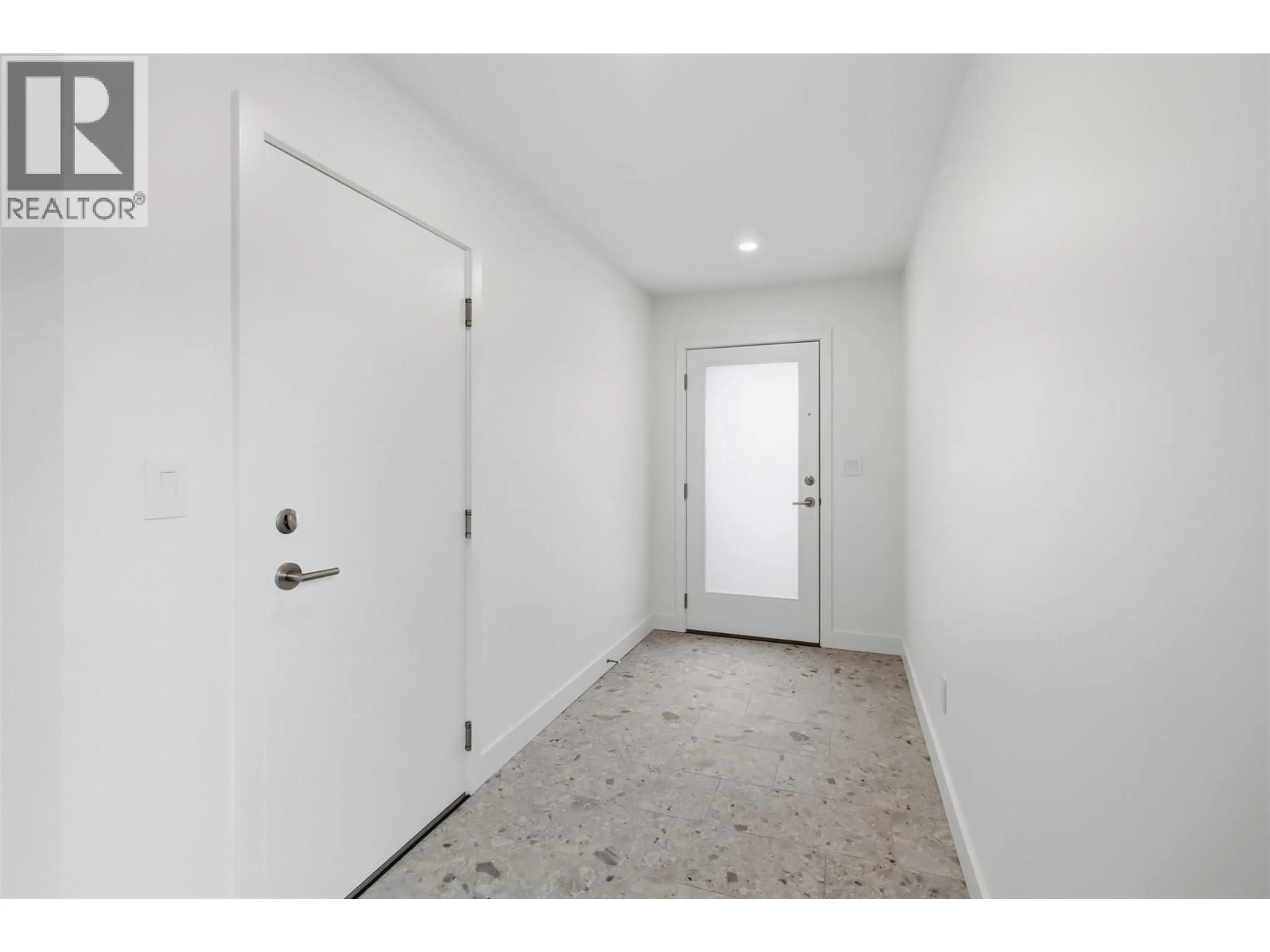 Indoor entryway for 137 - 2050 GRASSLANDS BOULEVARD, Kamloops British Columbia V2B0K7