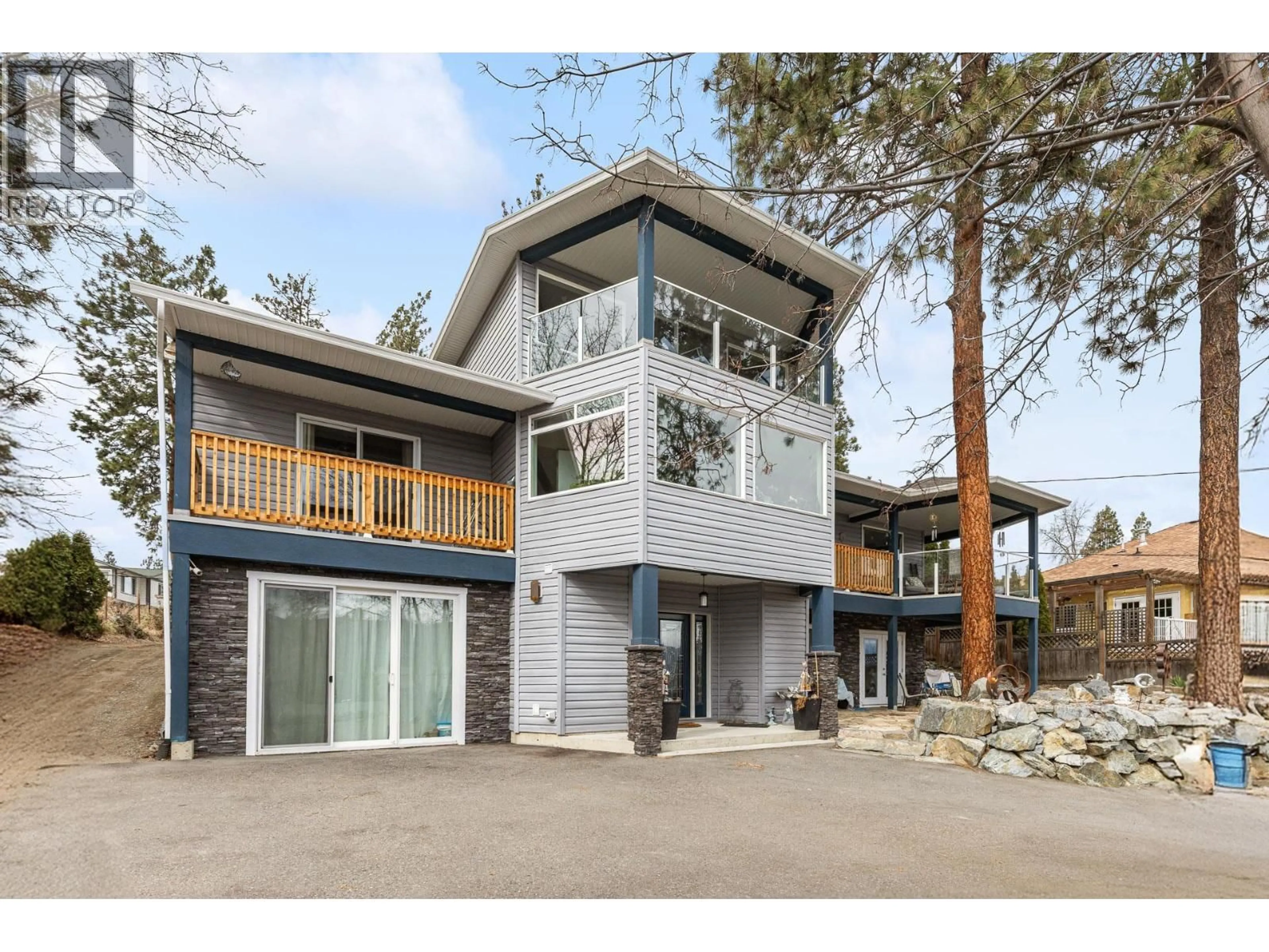 Home with vinyl exterior material, mountain view for 11210 BOND ROAD, Lake Country British Columbia V4V1J6