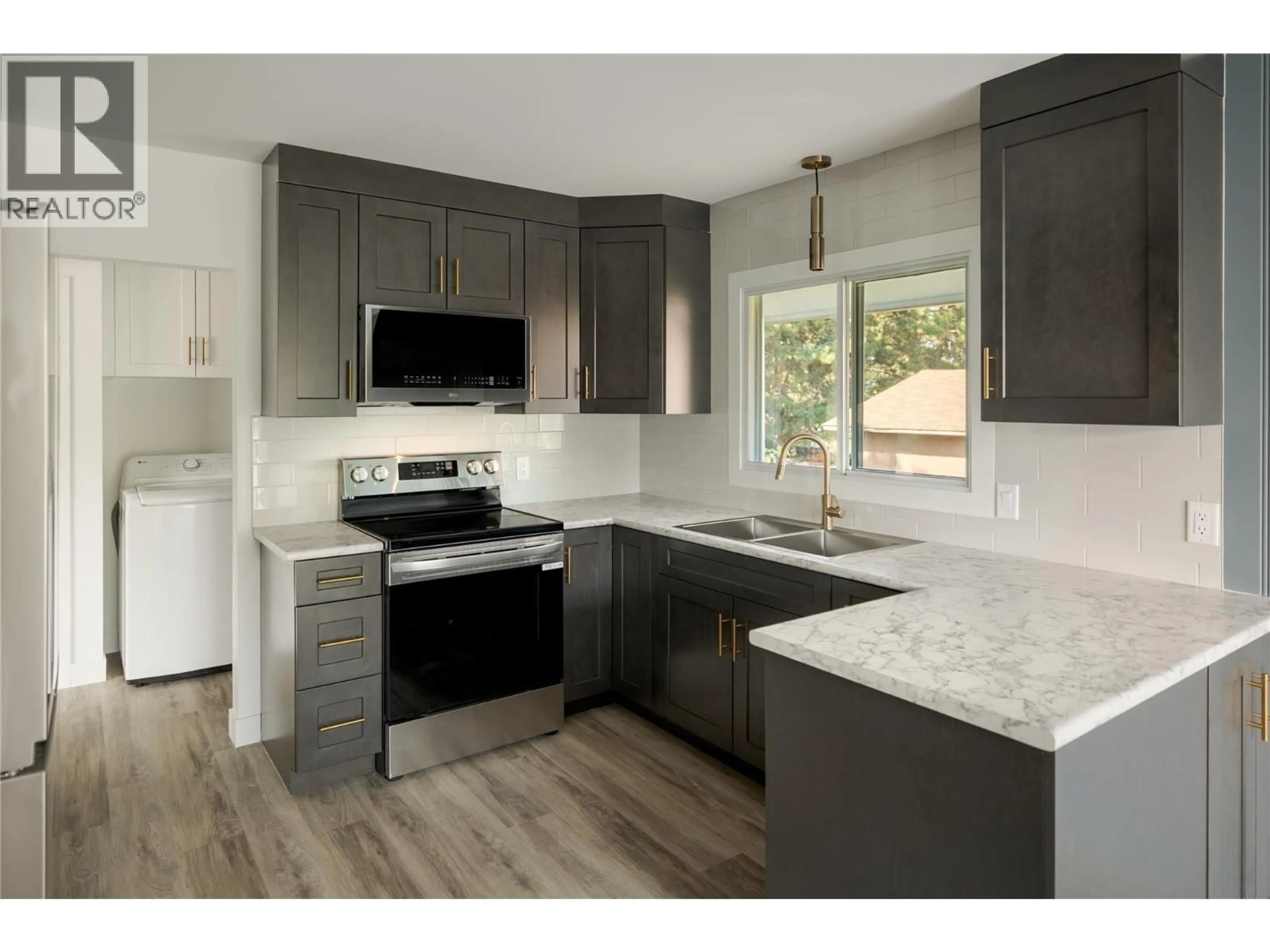 Open concept kitchen, unknown for 1284 MCBRIDE ROAD, Kelowna British Columbia V1Y4A3