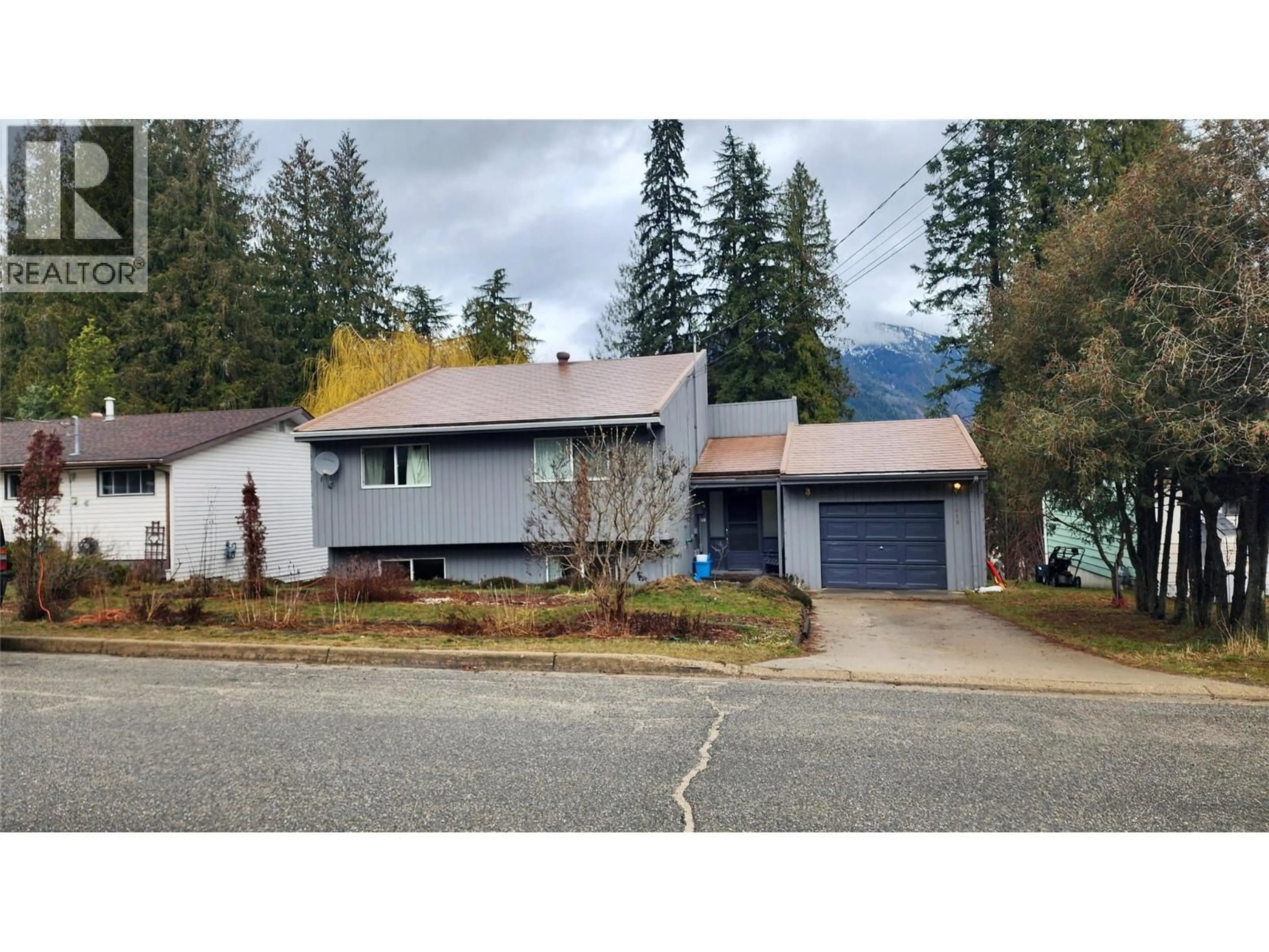 A pic from outside/outdoor area/front of a property/back of a property/a pic from drone, mountain view for 1010 GILKER STREET, Nelson British Columbia V1L5V4