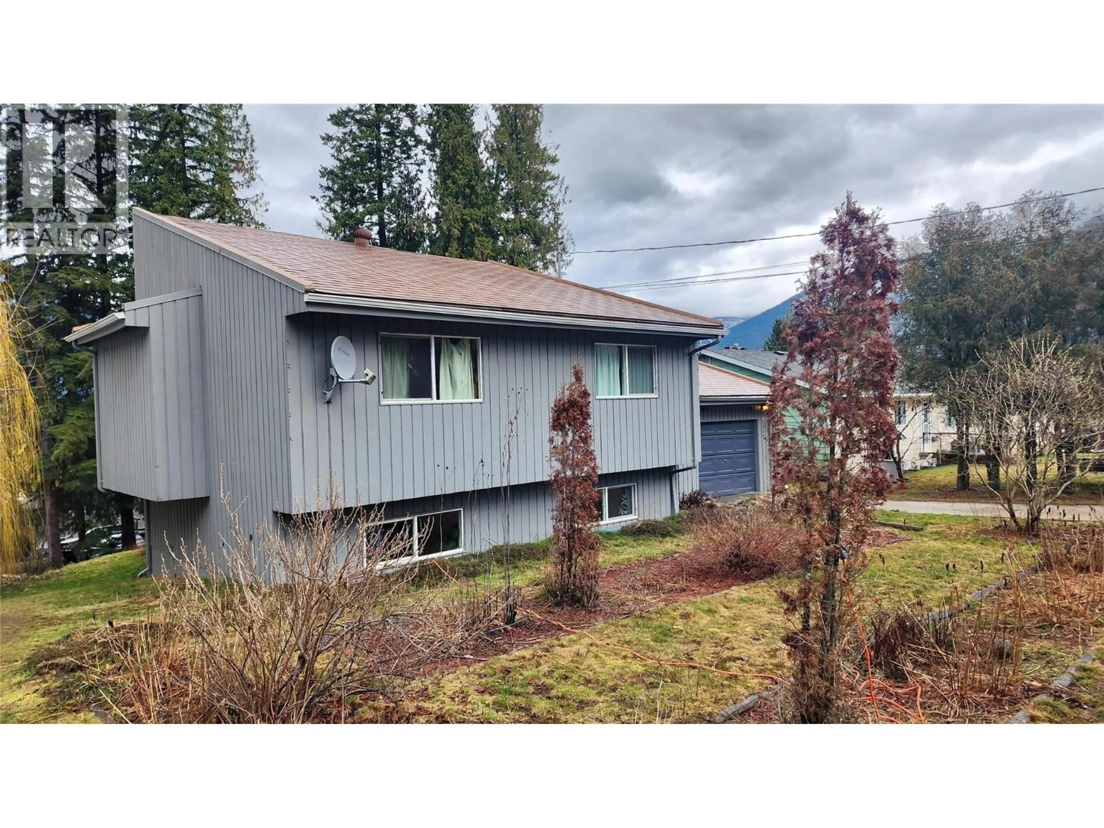 Home with vinyl exterior material, mountain view for 1010 GILKER STREET, Nelson British Columbia V1L5V4