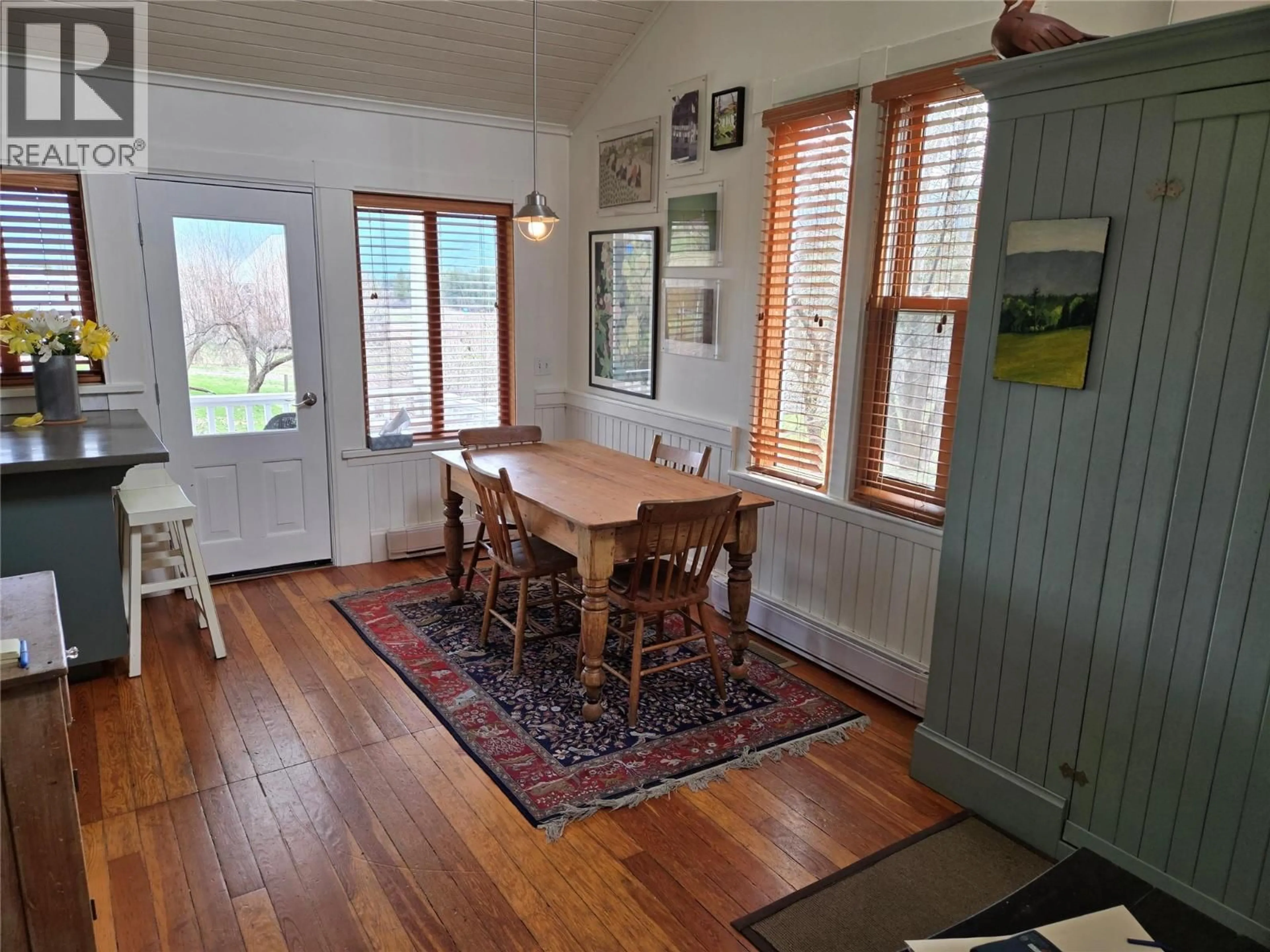 Dining room, wood/laminate floor for 4462 SALMON RIVER ROAD, Spallumcheen British Columbia V4Y0W7