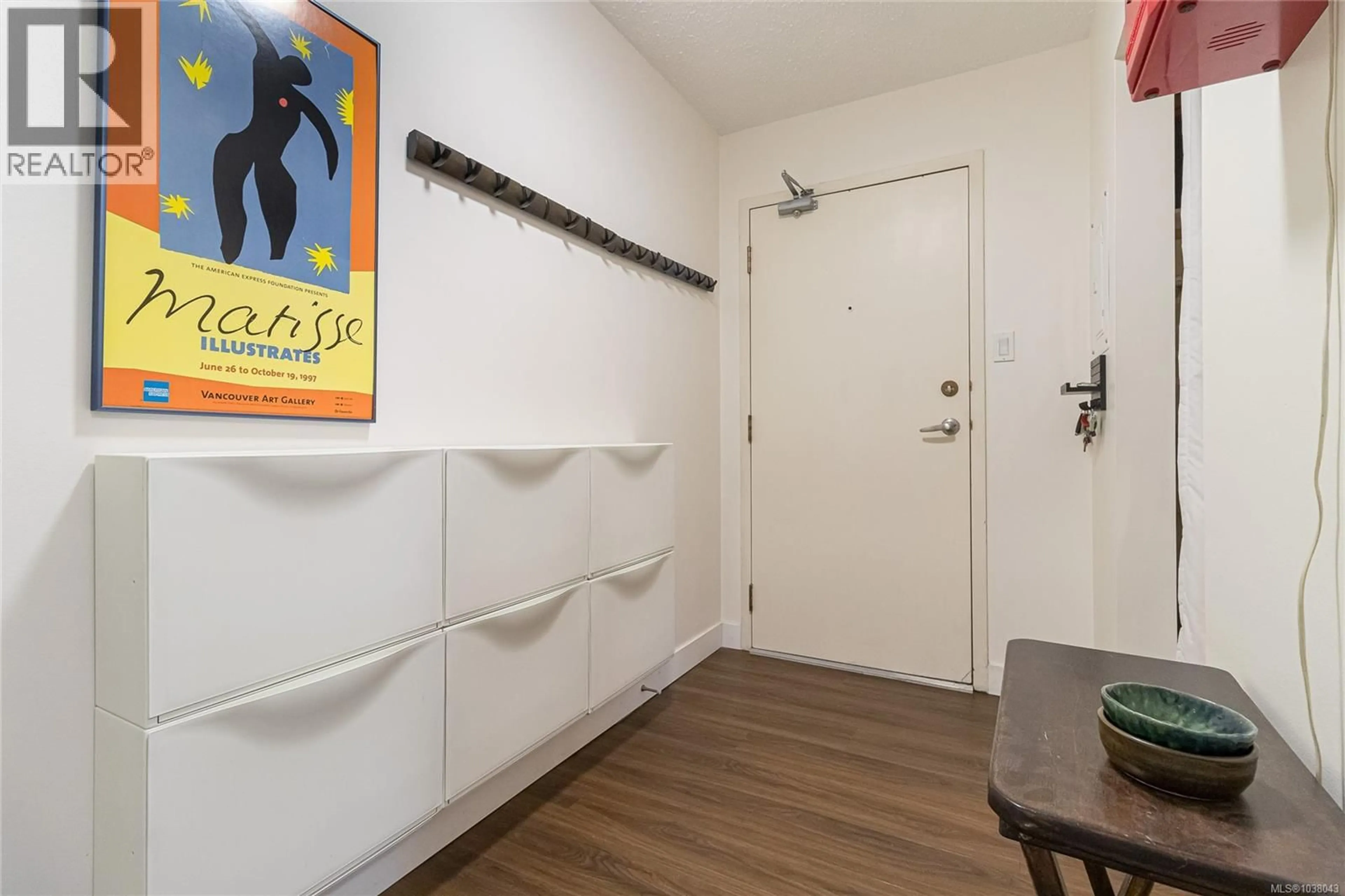 Indoor entryway for 102 - 1745 LEIGHTON ROAD, Victoria British Columbia V8R6R6