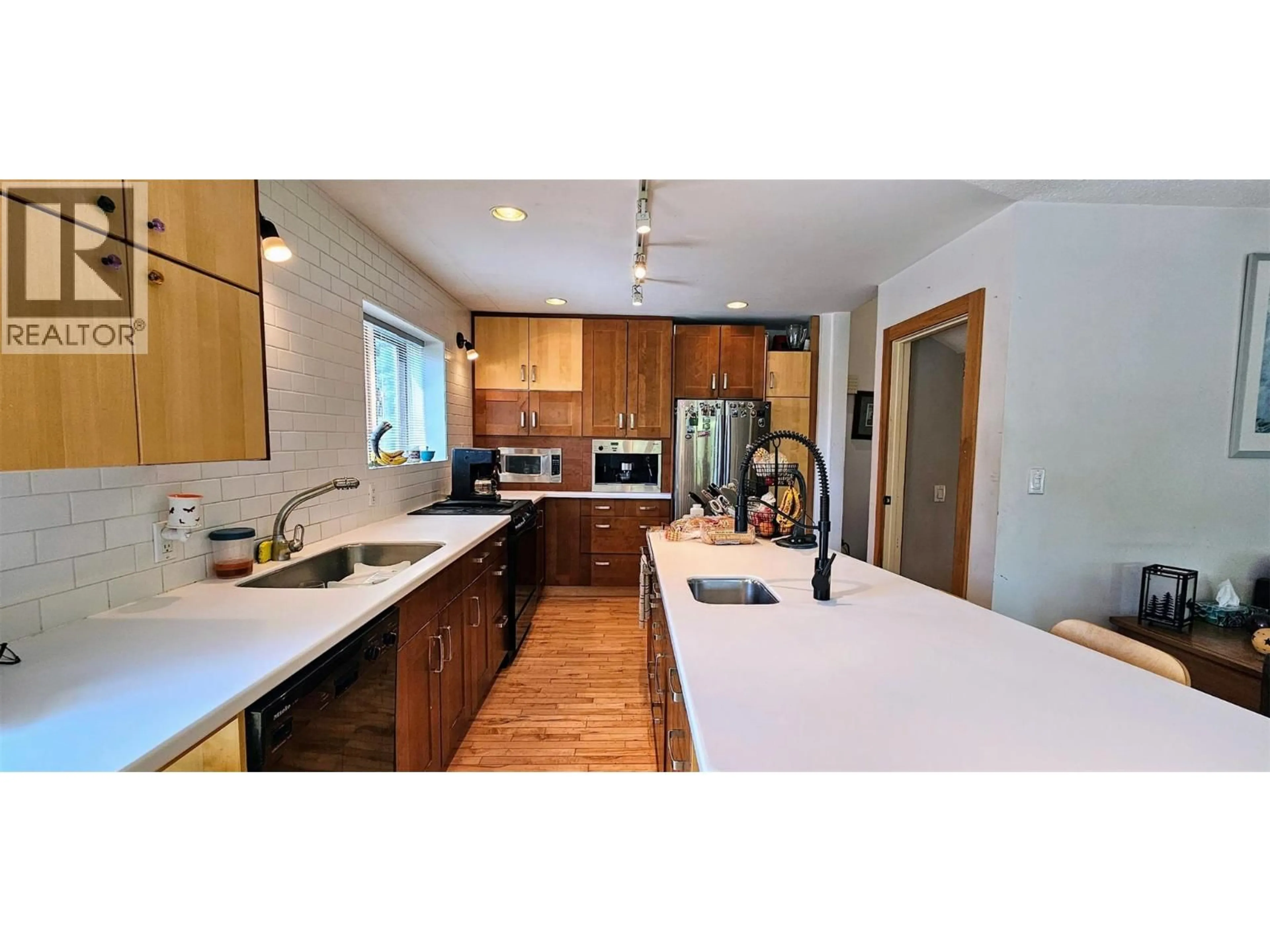 Open concept kitchen, unknown for 3560 ISLAND POND ROAD, Skookumchuck British Columbia V0B2E0