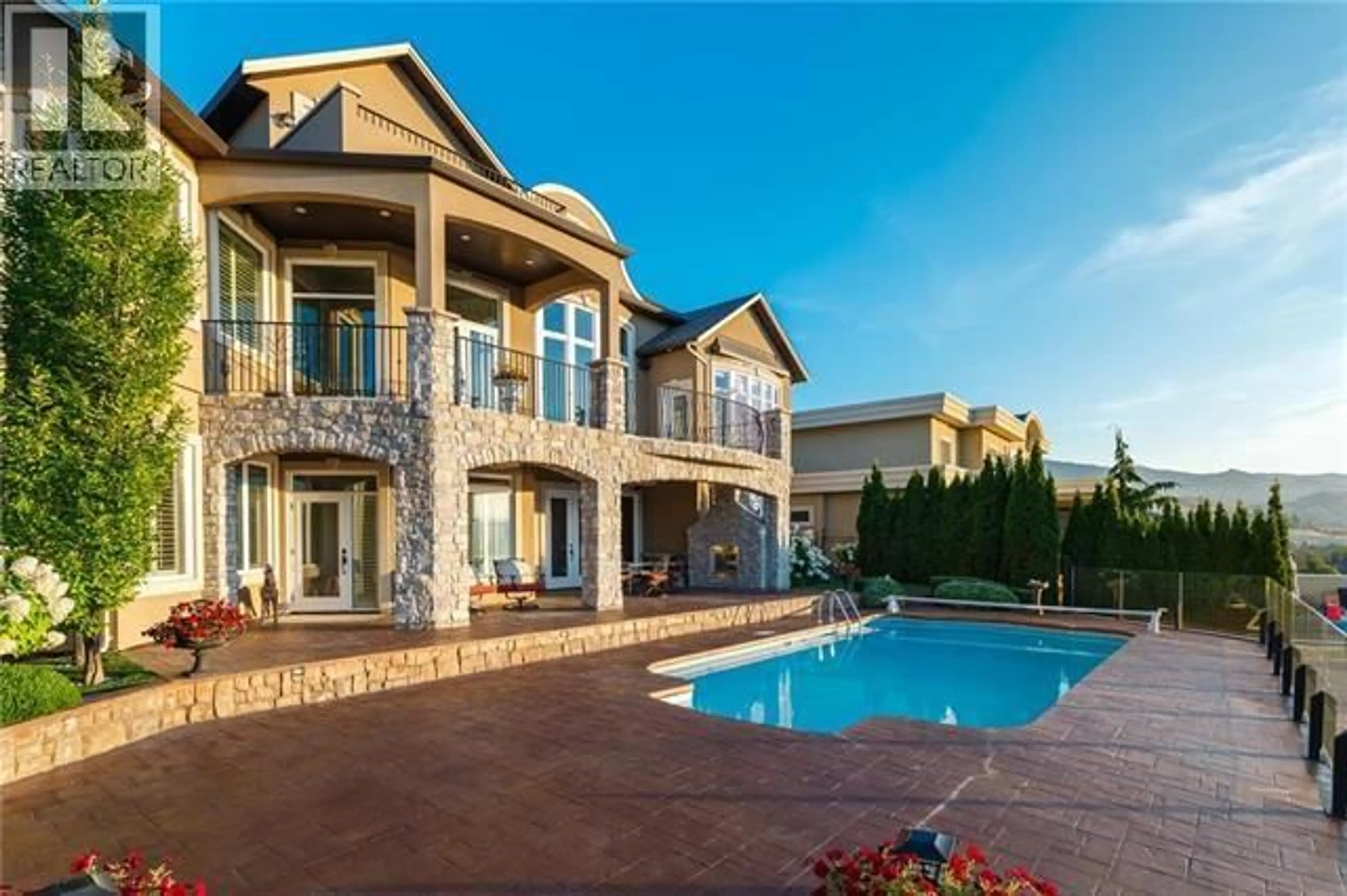 Pool for 714 KUIPERS CRESCENT, Kelowna British Columbia V1W5B2