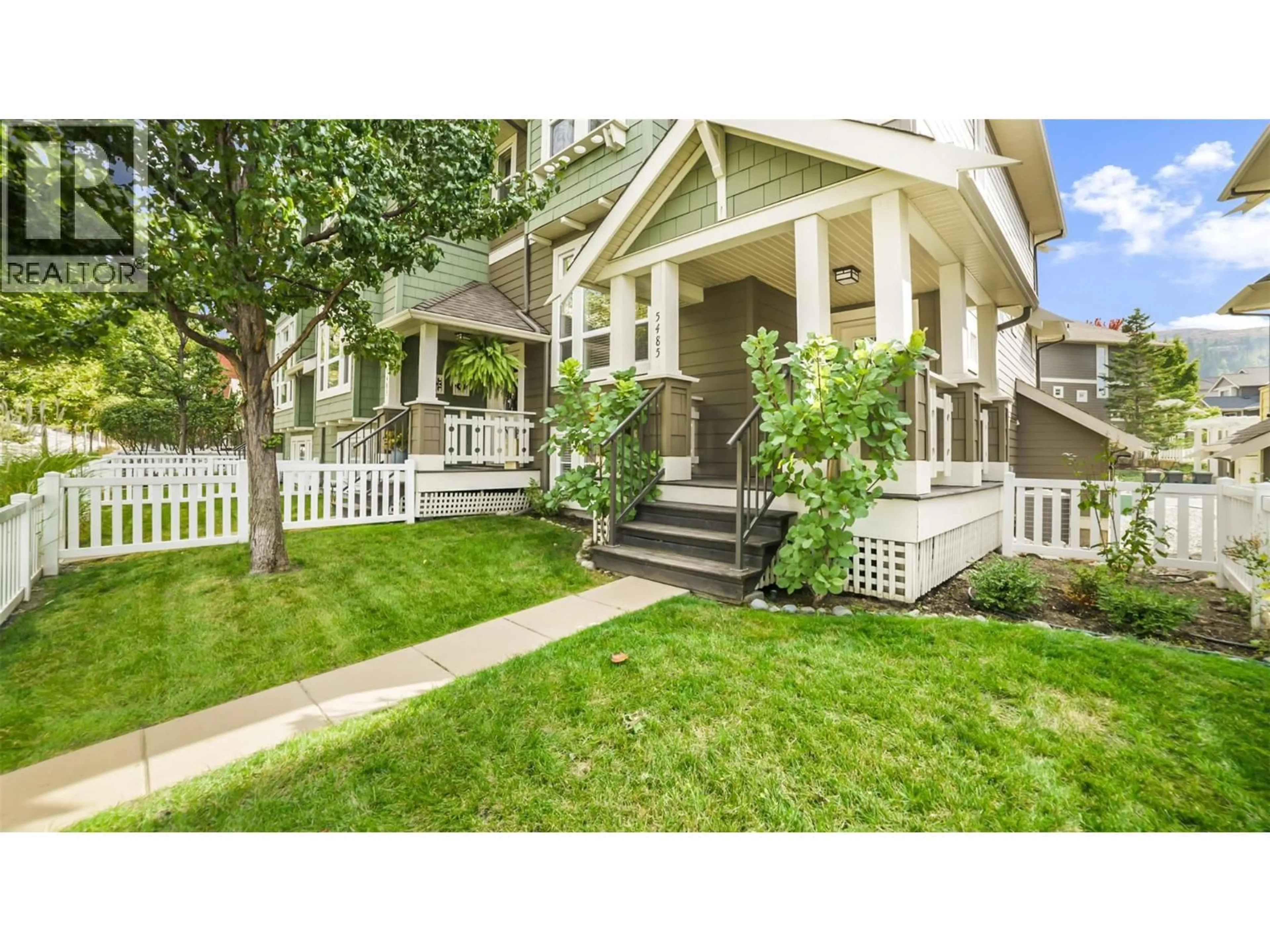 Home with vinyl exterior material, street for 5485 SOUTH PERIMETER WAY, Kelowna British Columbia V1W5H9