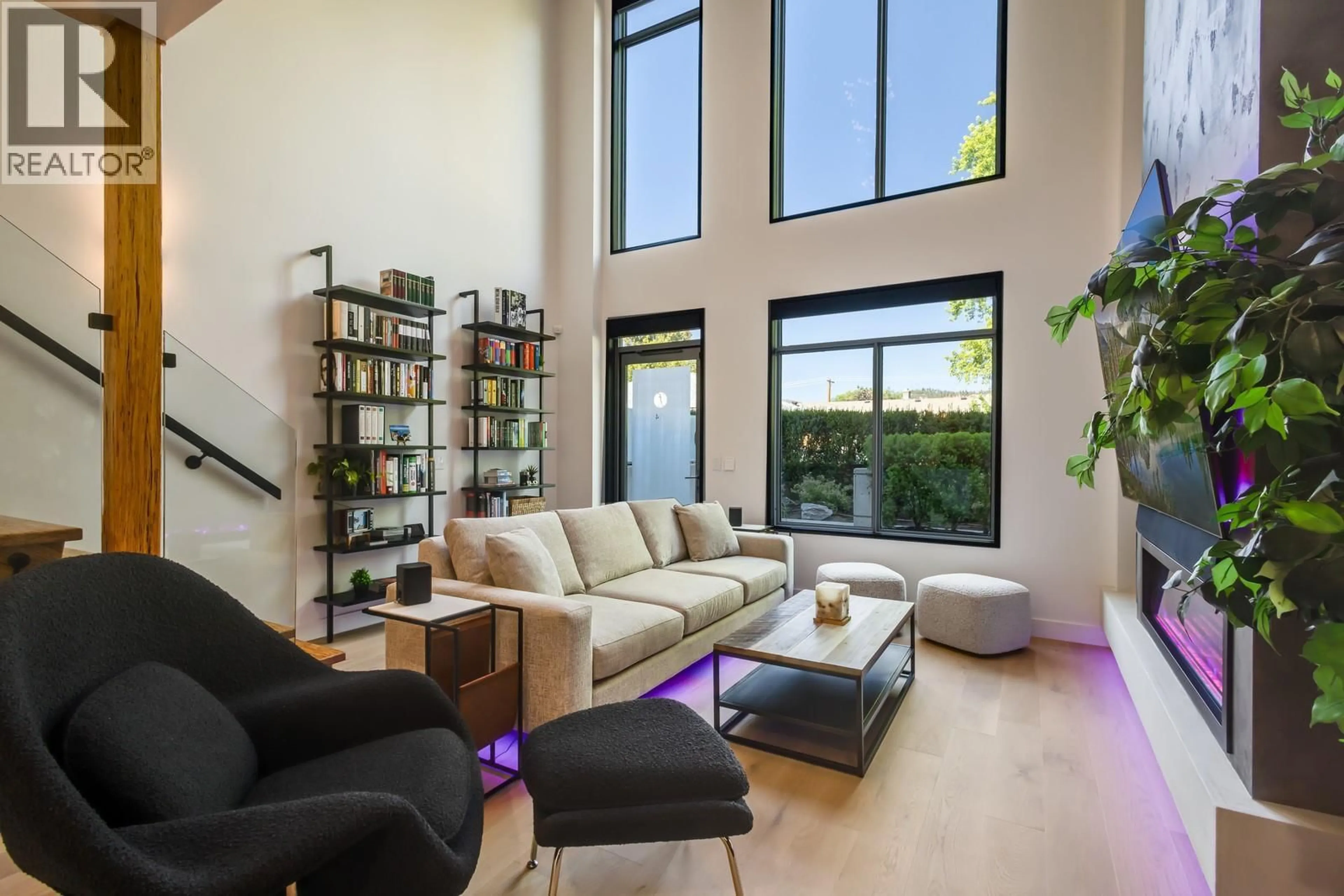 Living room with furniture, unknown for 124 - 1495 GRAHAM STREET, Kelowna British Columbia V1Y3B2