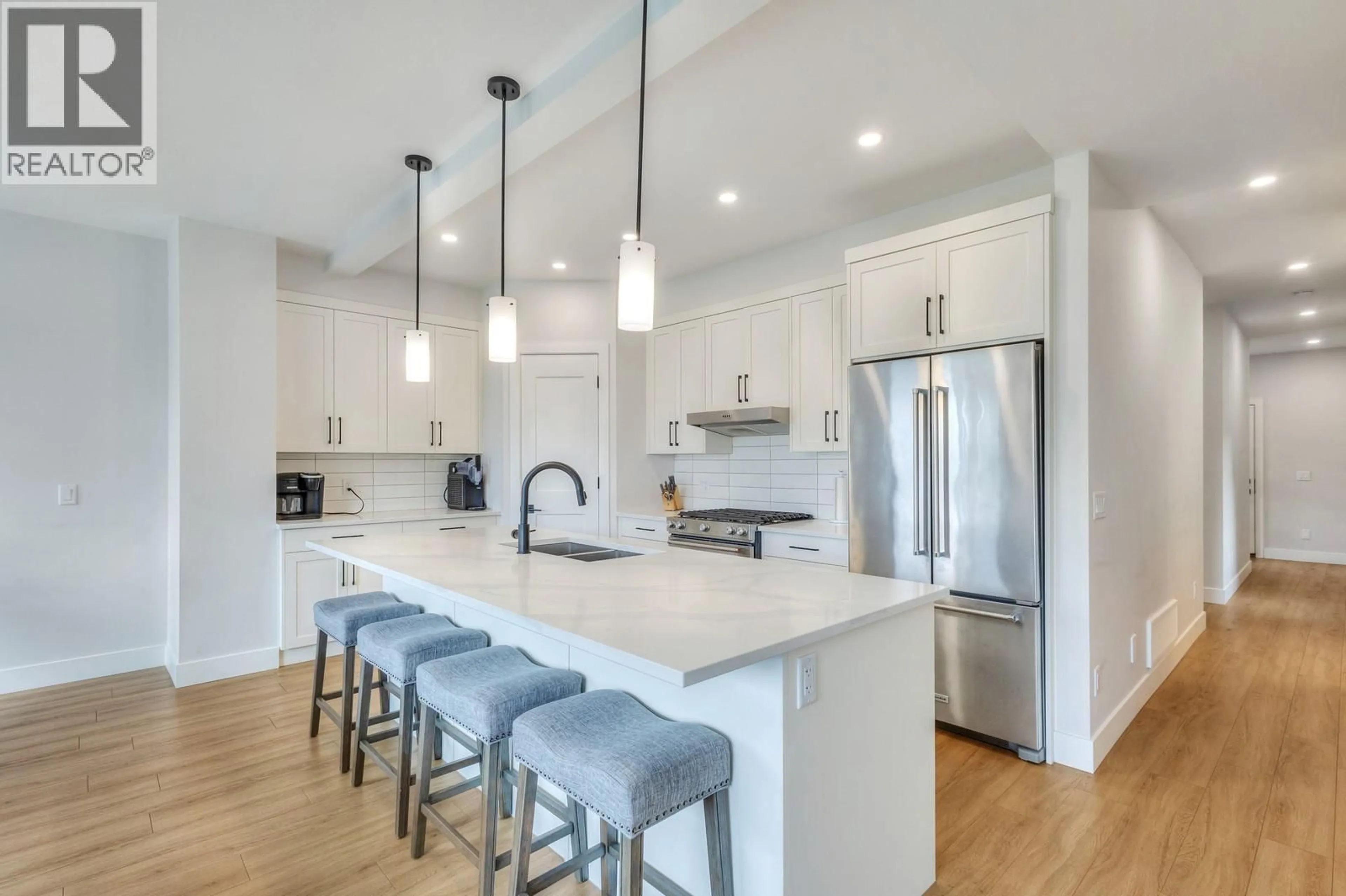 Open concept kitchen, unknown for 1865 VIEWPOINT CRESCENT, West Kelowna British Columbia V1Z4E1