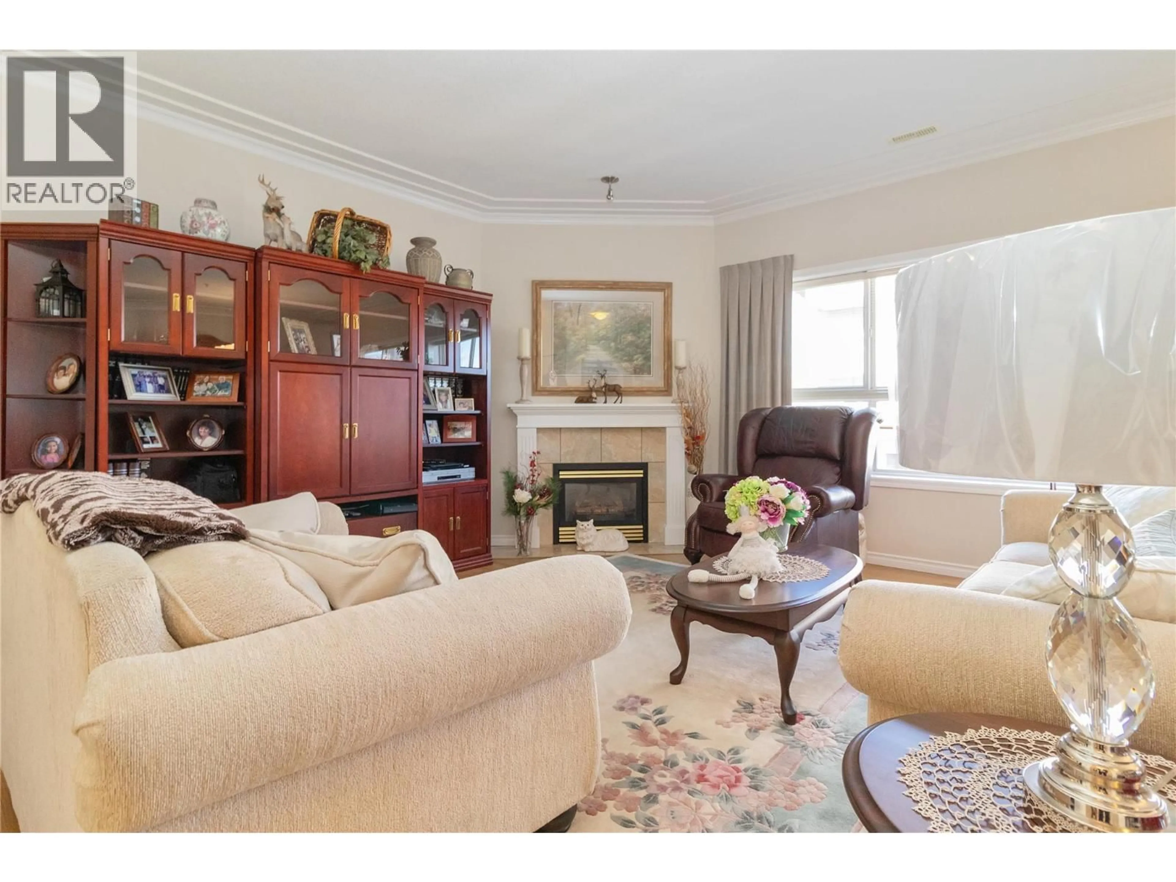 Living room with furniture, unknown for 804 - 1967 UNDERHILL STREET, Kelowna British Columbia V1X8C9