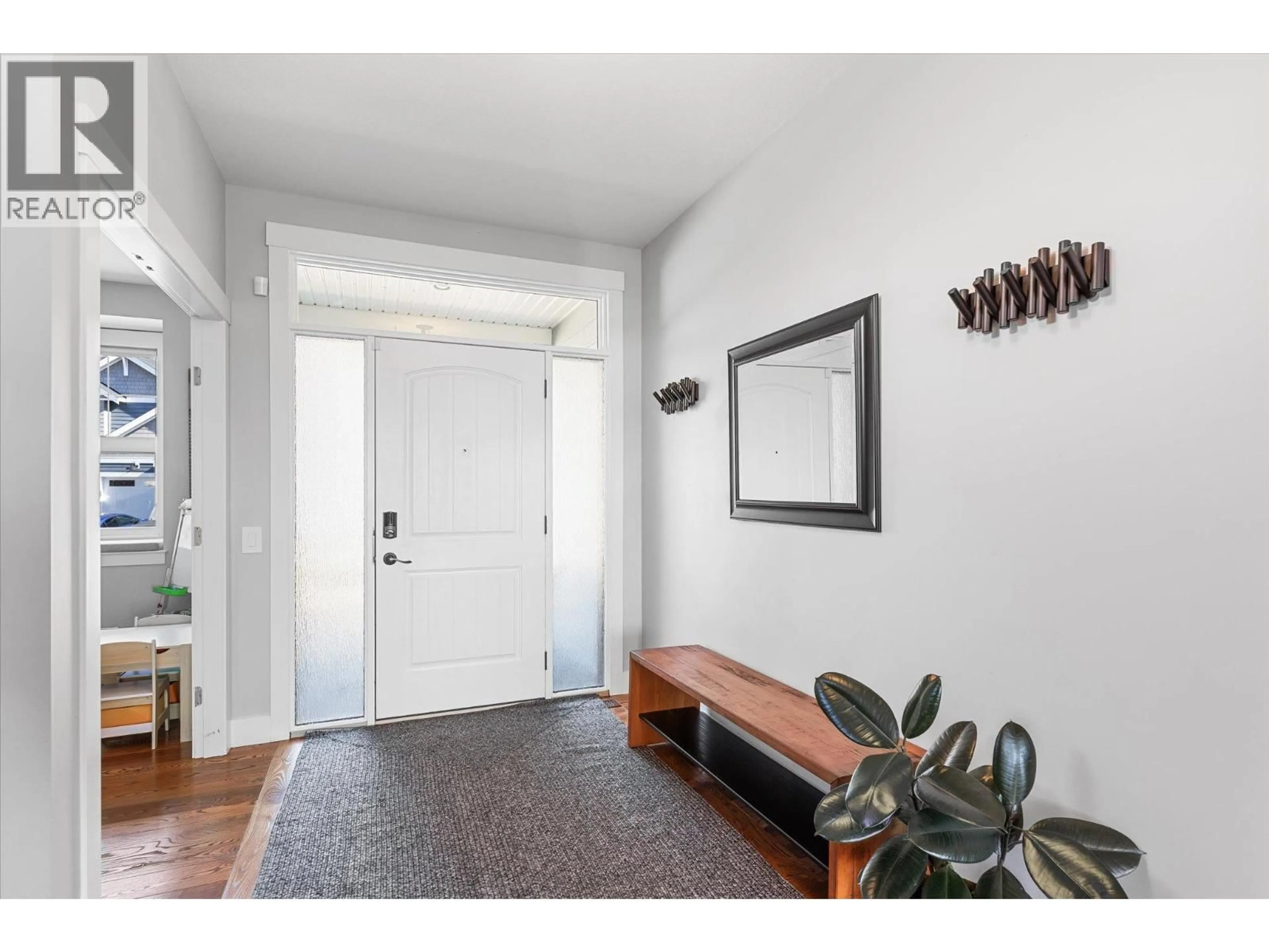 Indoor entryway for 123 LOST CREEK COURT, Kelowna British Columbia V1V3B6