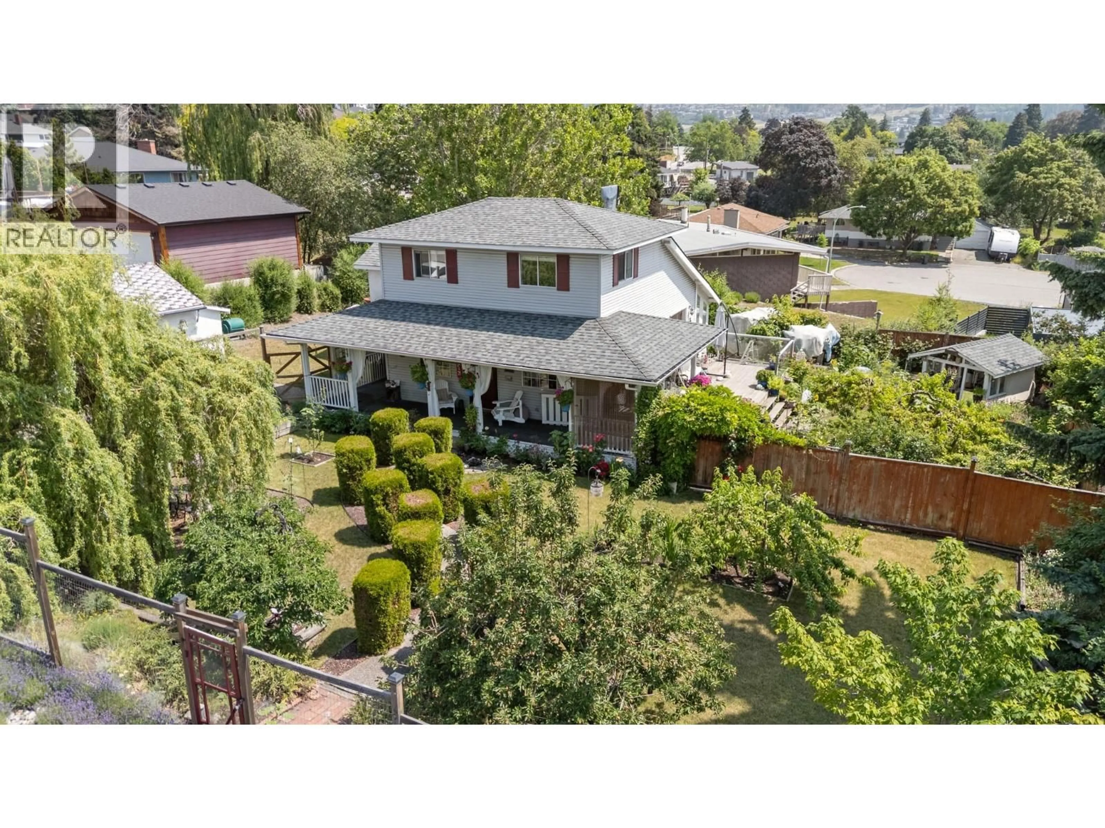 A pic from outside/outdoor area/front of a property/back of a property/a pic from drone, street for 987 GARLAND STREET, Kelowna British Columbia V1Y3M9