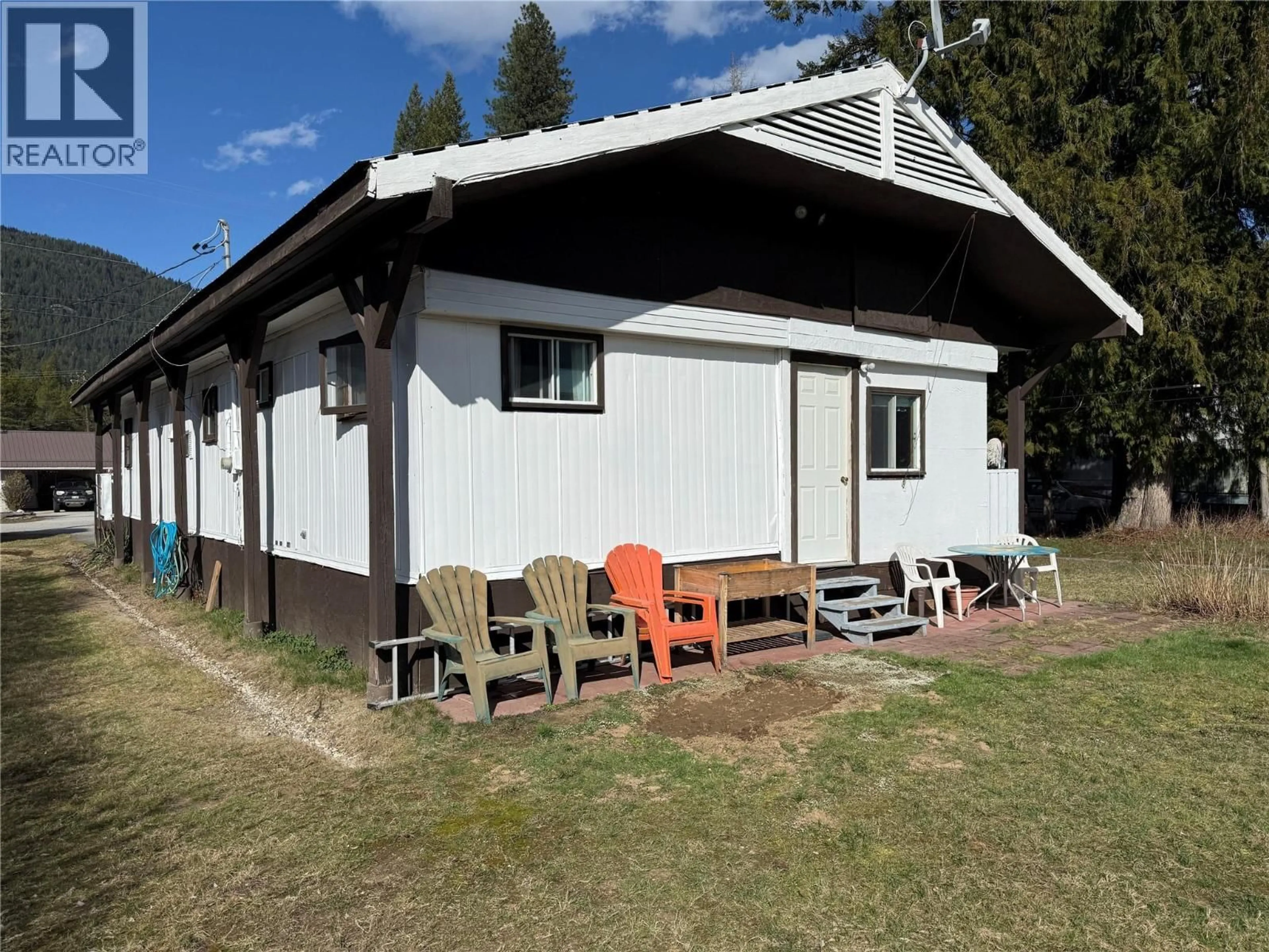 Patio, building for 1021 GARDEN ROAD, South Slocan British Columbia V0G2G1