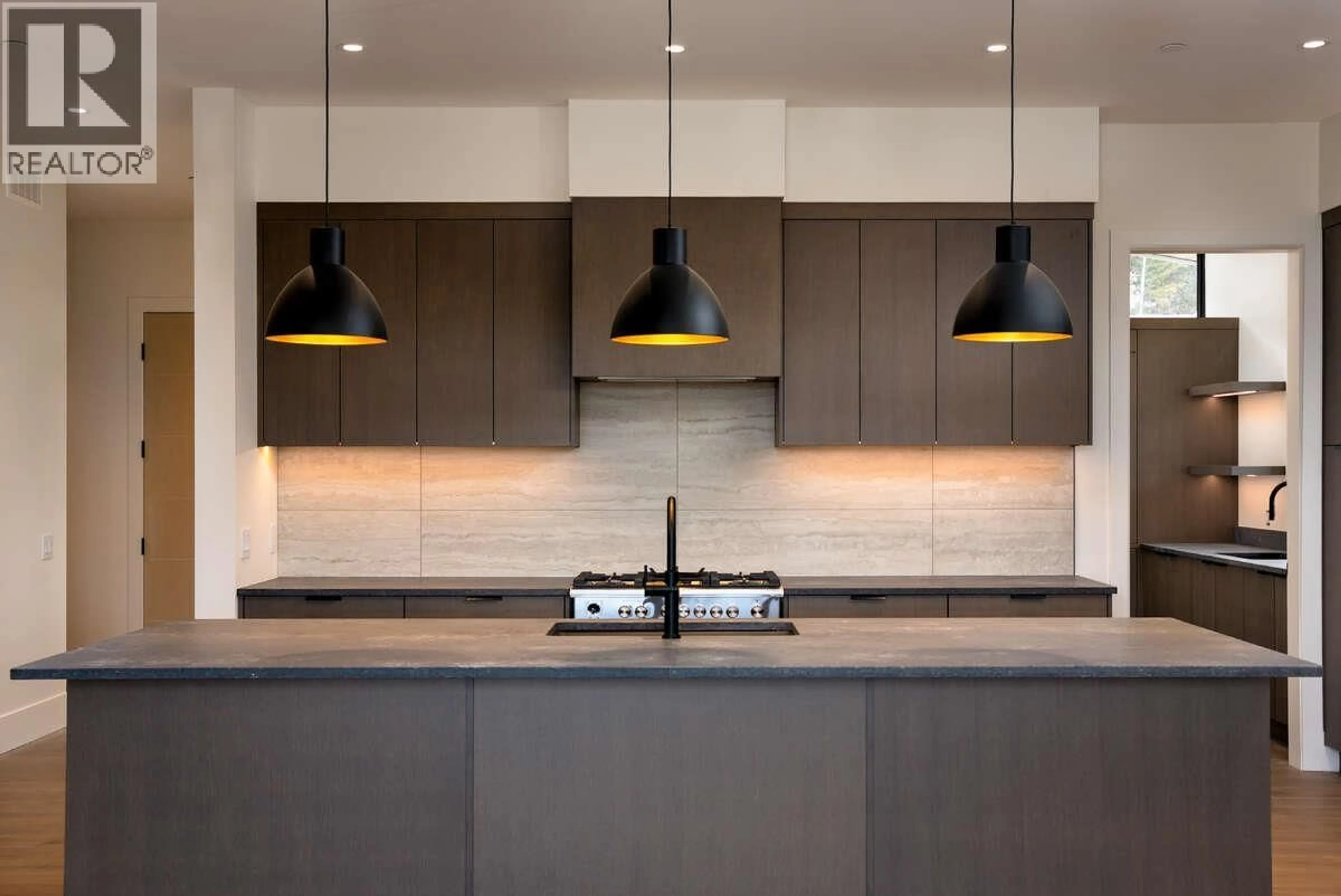 Contemporary kitchen, unknown for 866 PREDATOR RIDGE DRIVE, Vernon British Columbia V1H1G4