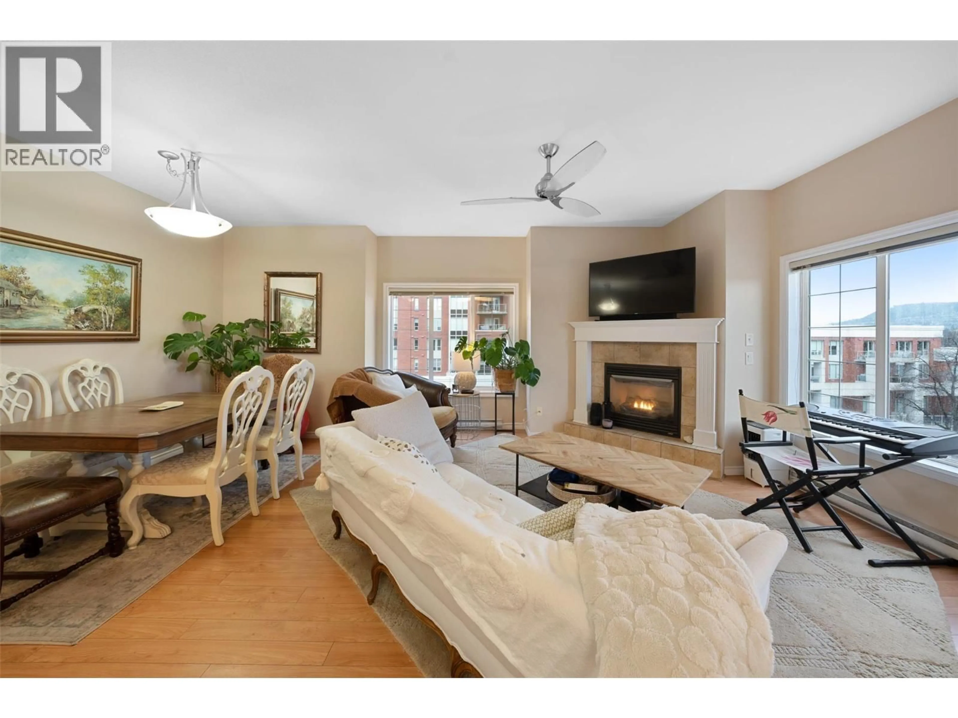 Living room with furniture, wood/laminate floor for 401 - 1125 BERNARD AVENUE, Kelowna British Columbia V1Y6R3