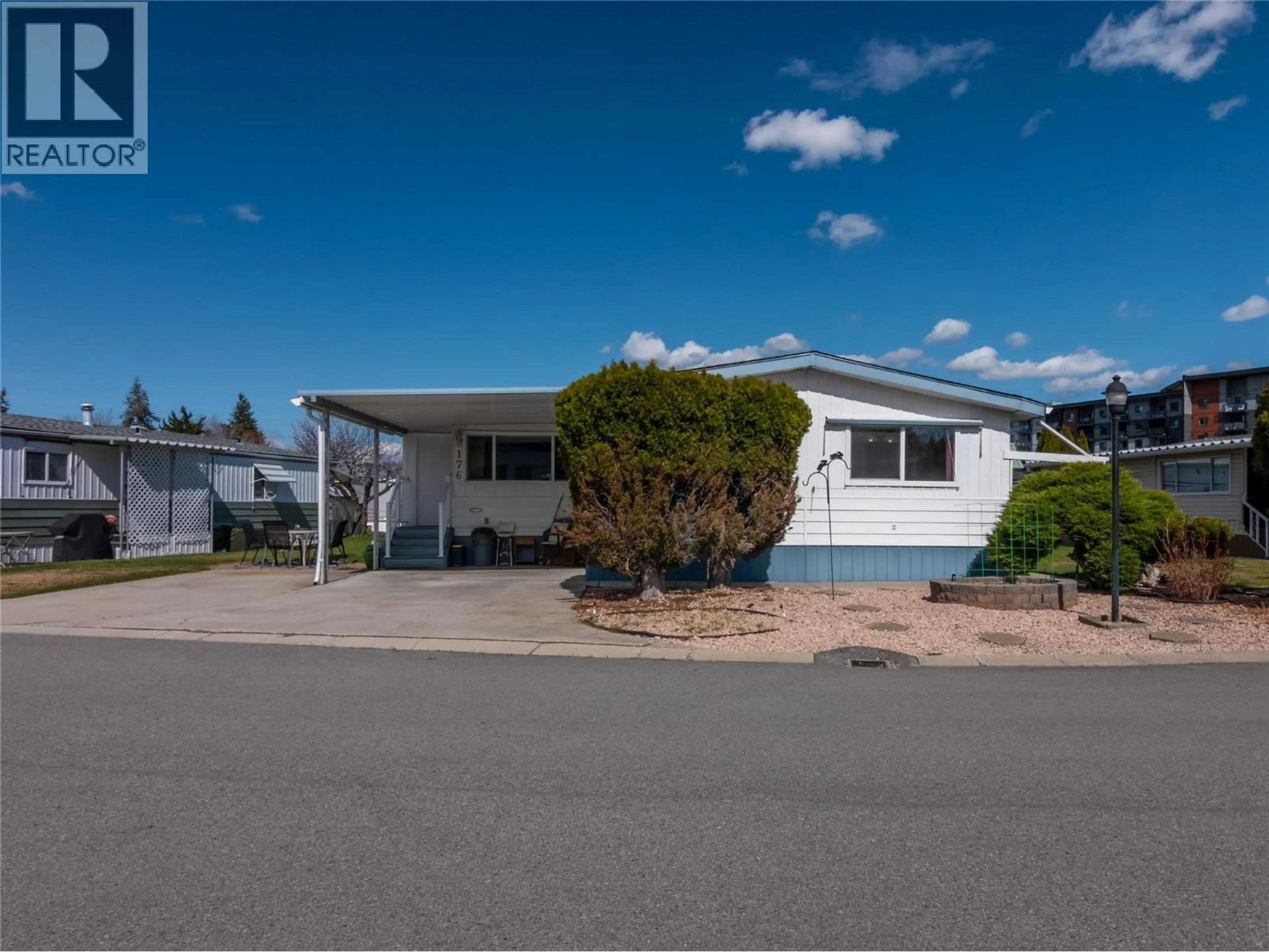Home with vinyl exterior material, street for 176 - 321 YORKTON AVENUE, Penticton British Columbia V2A3V6