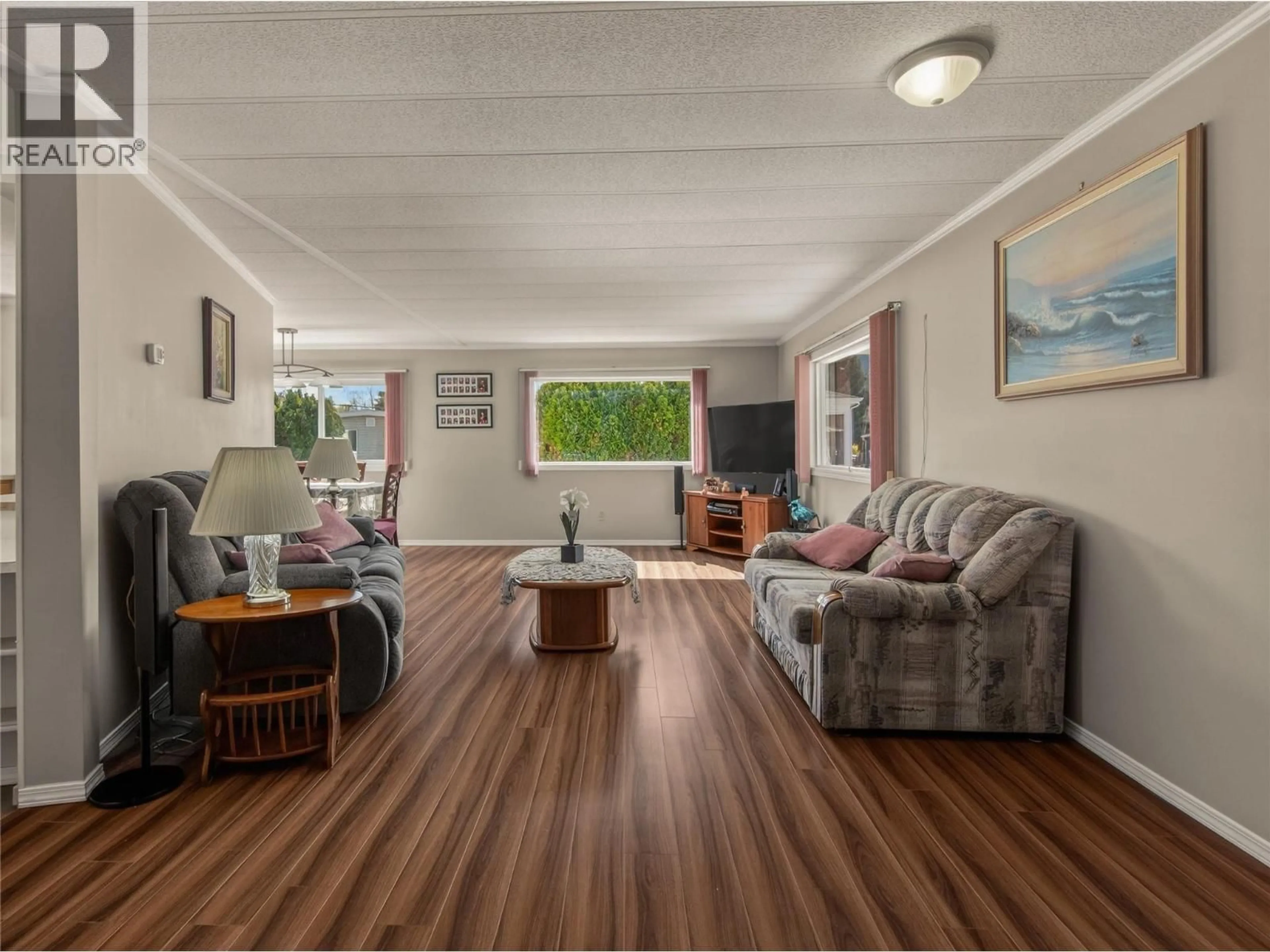 Living room with furniture, wood/laminate floor for 176 - 321 YORKTON AVENUE, Penticton British Columbia V2A3V6