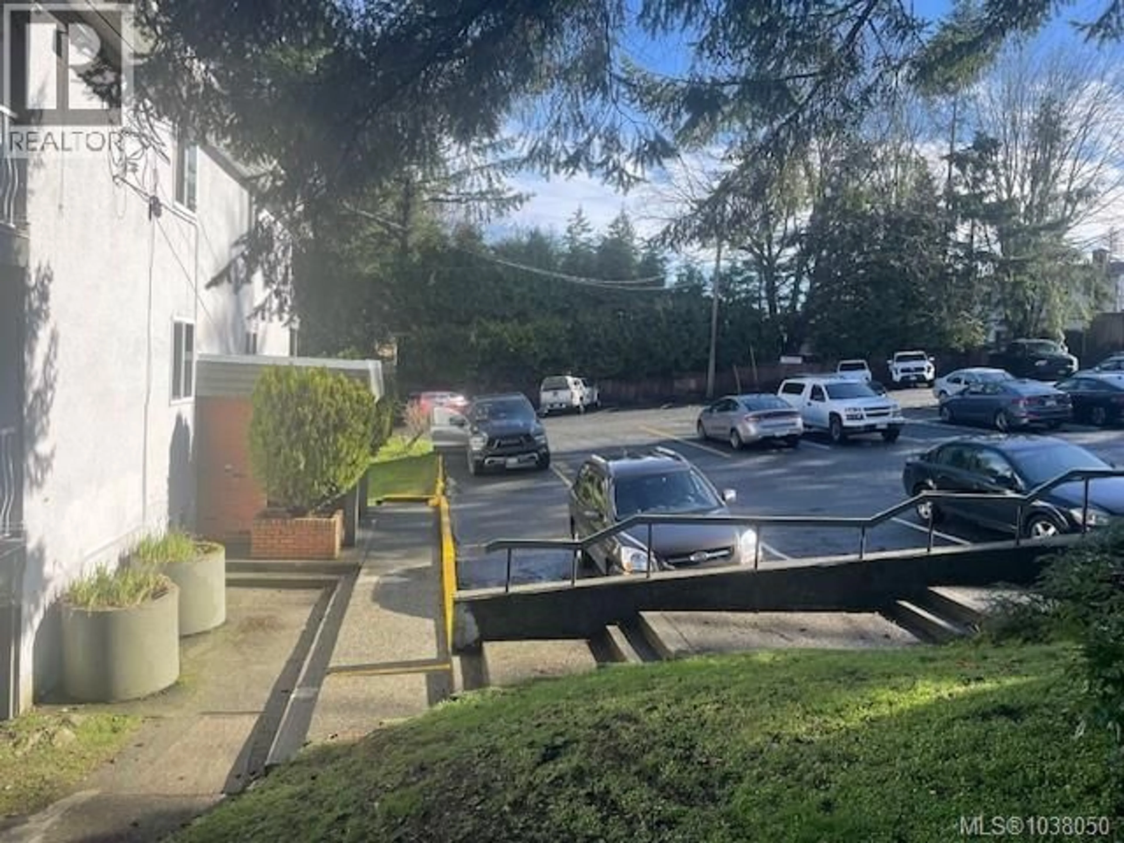 Parking for 4201 - 997 BOWEN ROAD, Nanaimo British Columbia V9R2A4