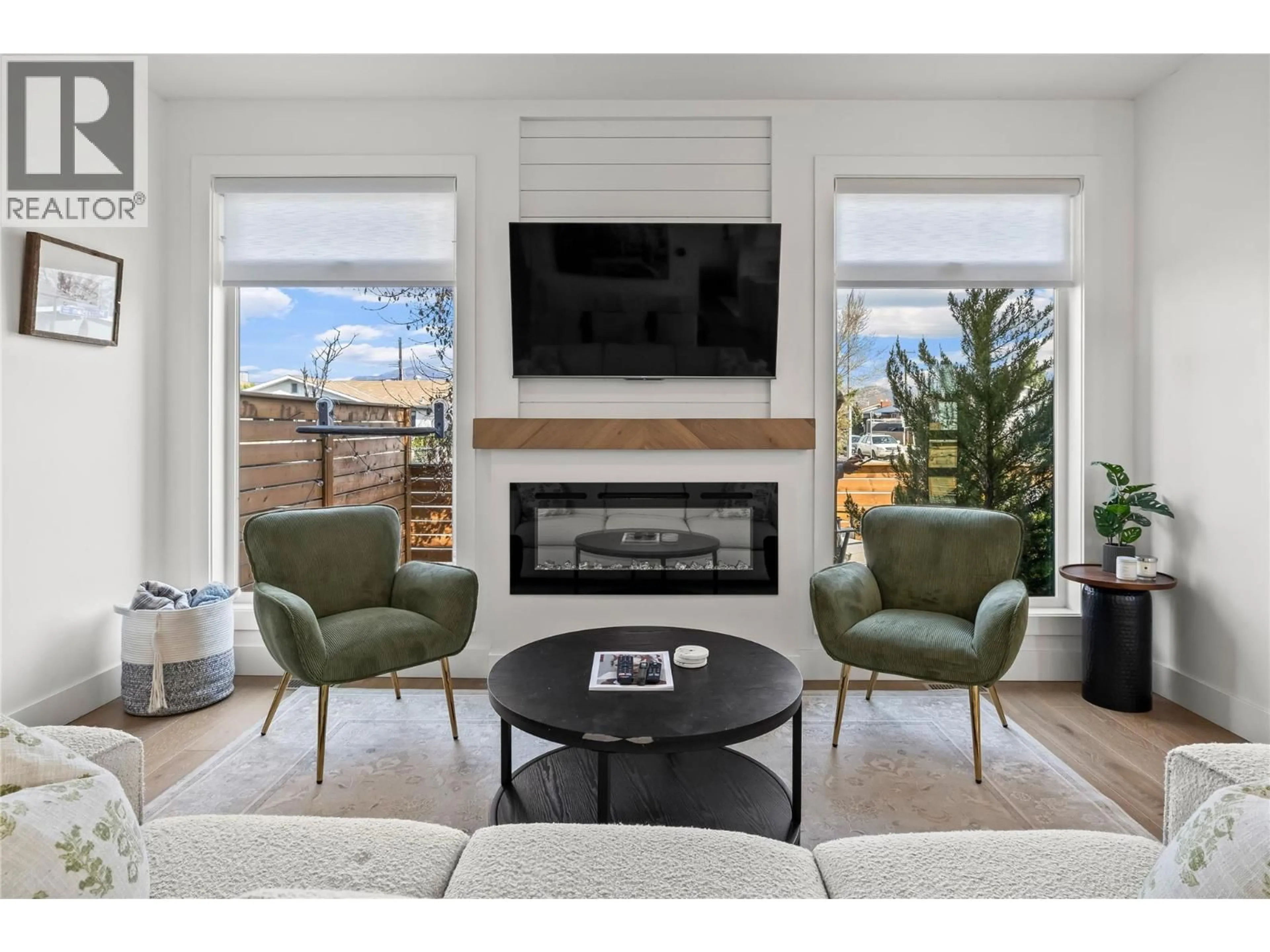 Living room with furniture, unknown for 2 - 887 MORRISON AVENUE, Kelowna British Columbia V1Y5E6