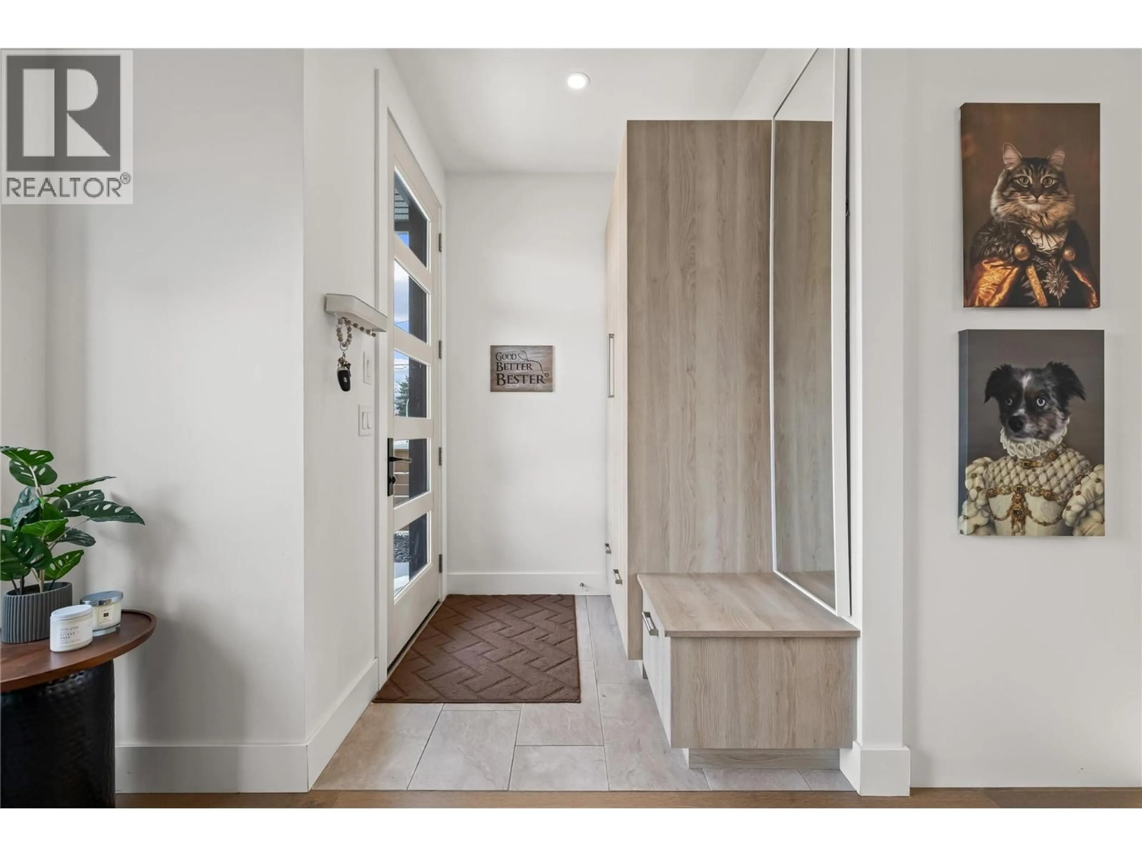 Indoor entryway for 2 - 887 MORRISON AVENUE, Kelowna British Columbia V1Y5E6