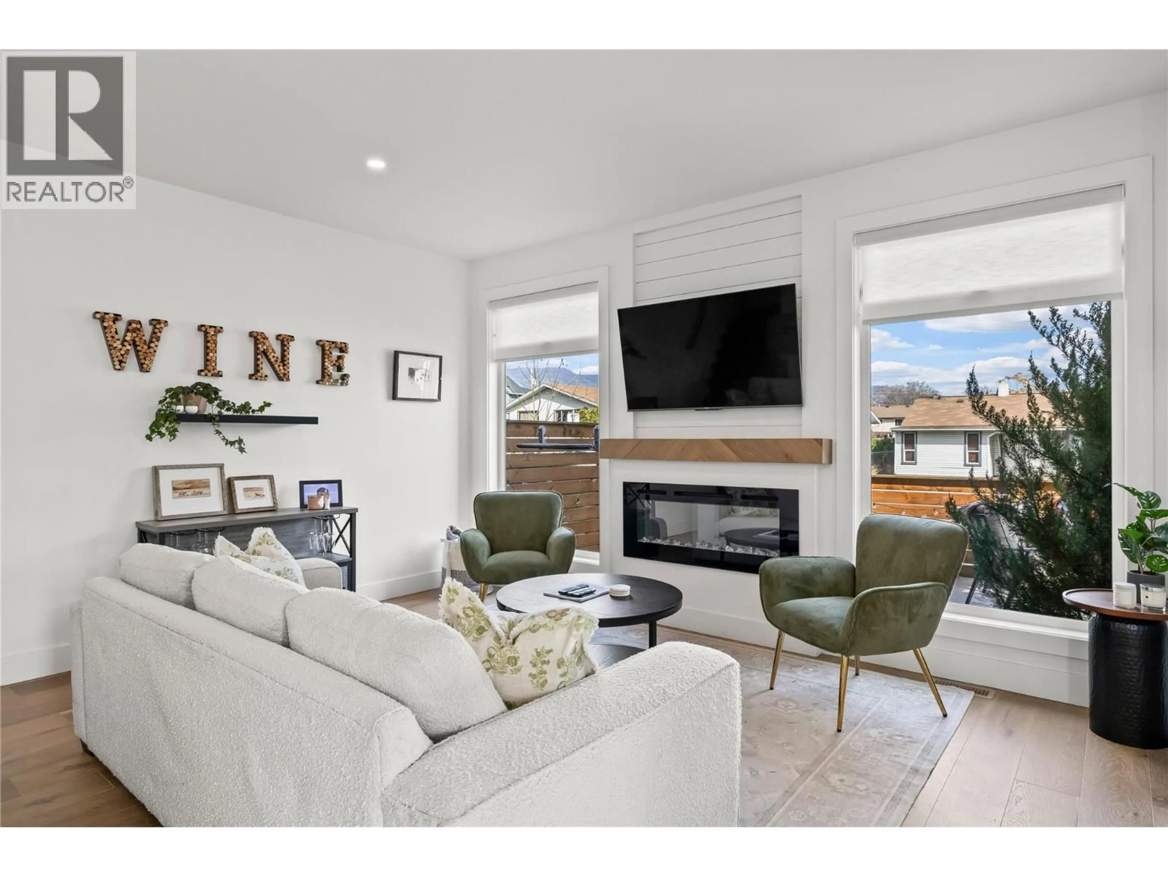 Living room with furniture, unknown for 2 - 887 MORRISON AVENUE, Kelowna British Columbia V1Y5E6