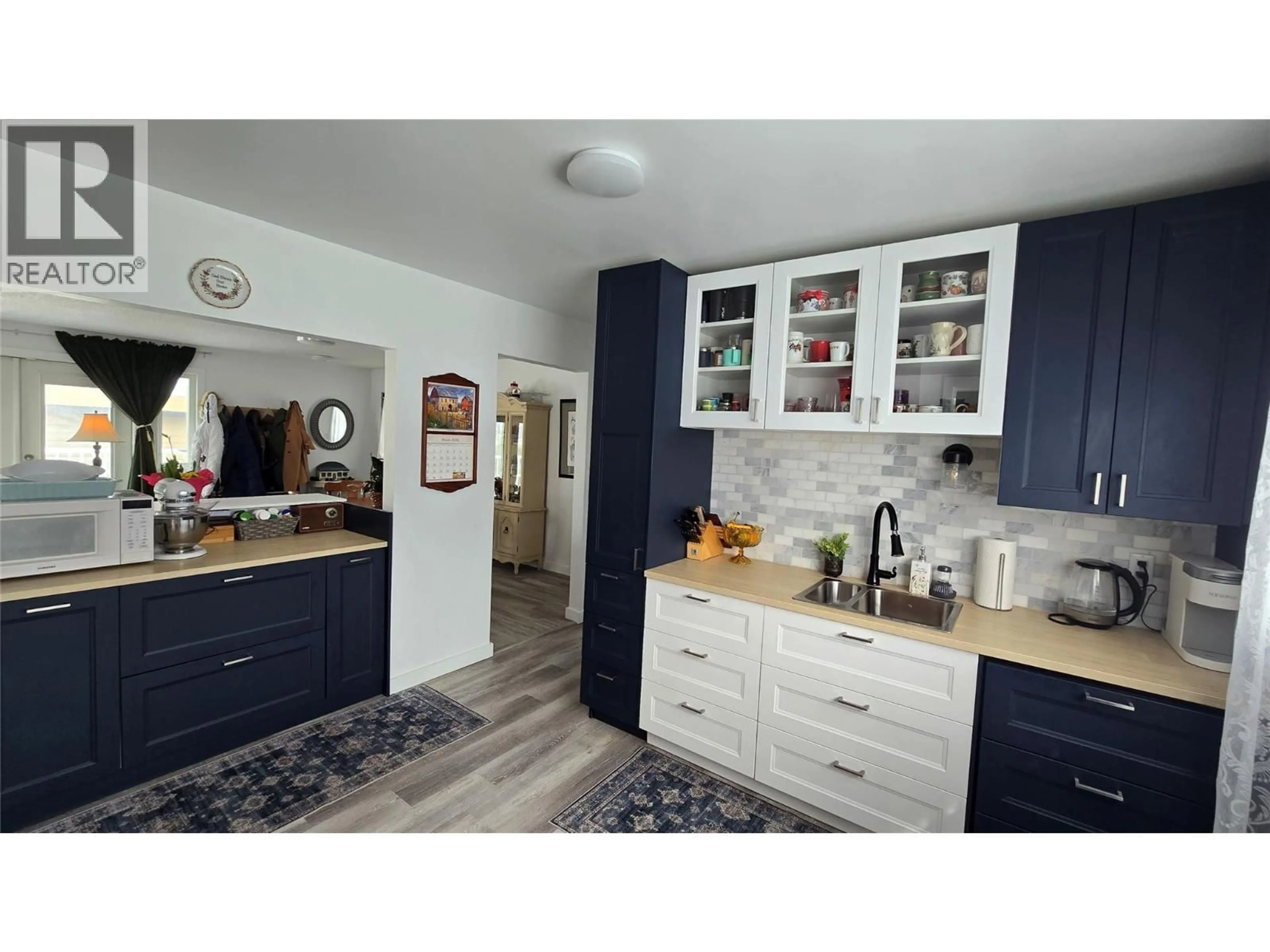 Open concept kitchen, unknown for 601 97A AVENUE, Dawson Creek British Columbia V1G1R2