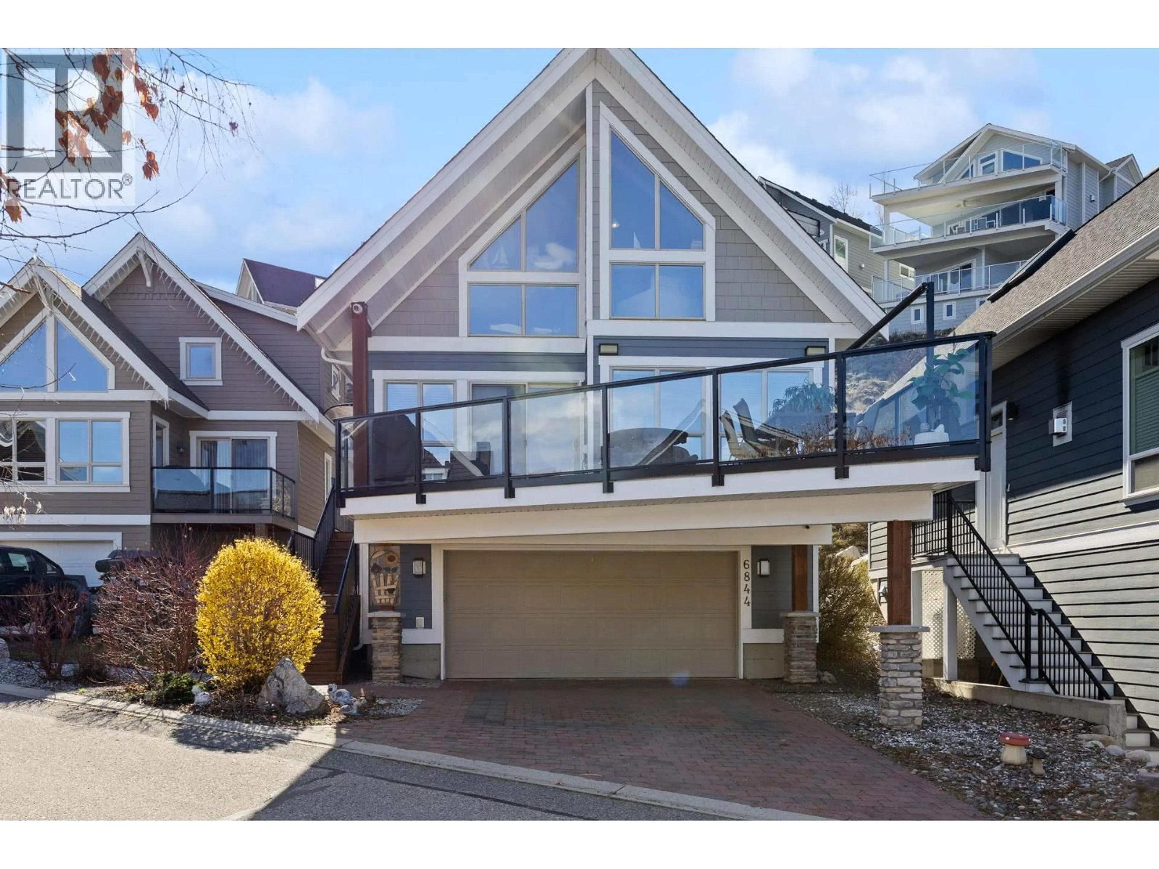 Home with vinyl exterior material, street for 6844 SANTIAGO LOOP, Kelowna British Columbia V1Z3R8