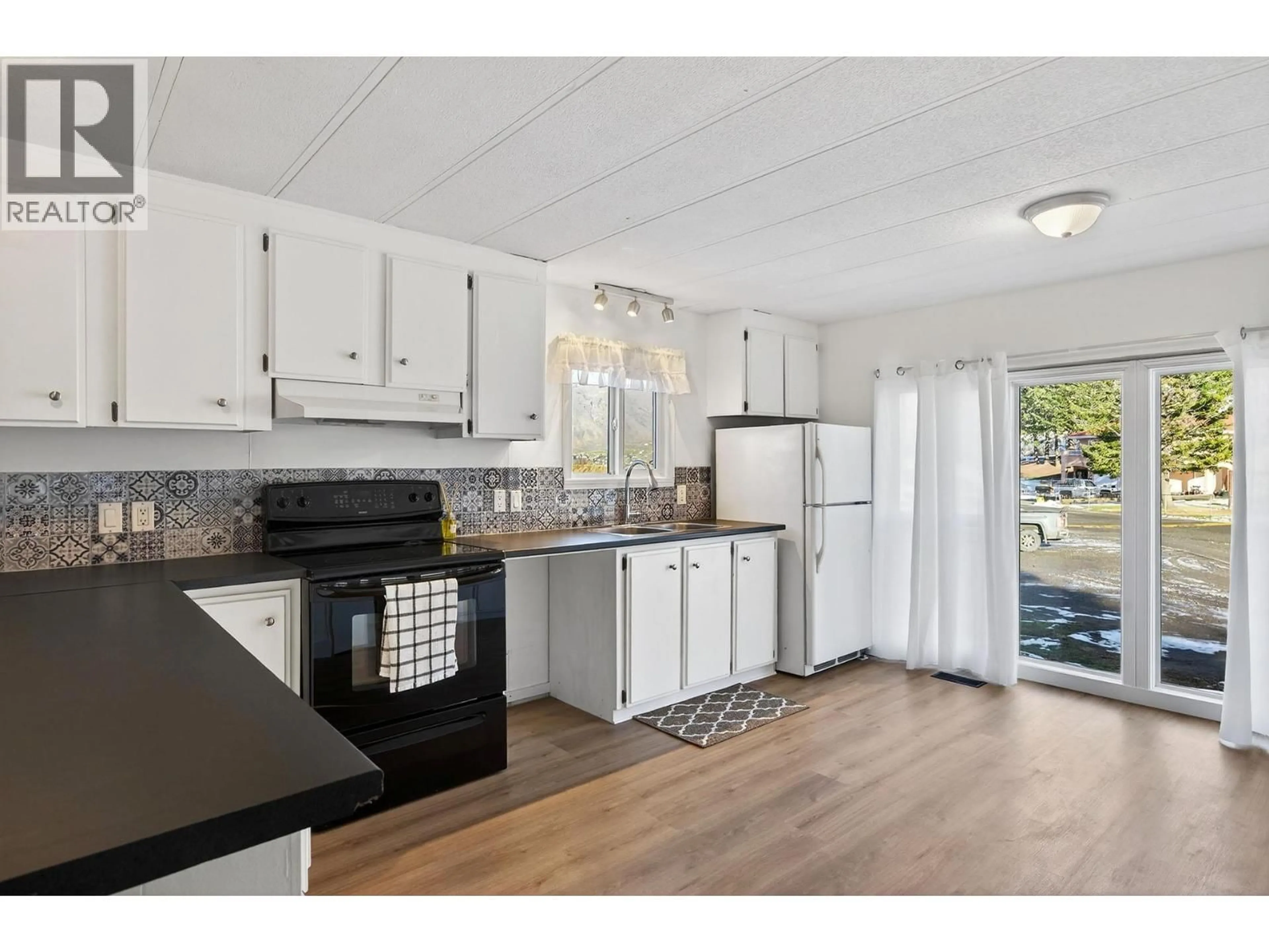 Standard kitchen, unknown for 101 - 1175 ROSE HILL ROAD, Kamloops British Columbia V2E1G9