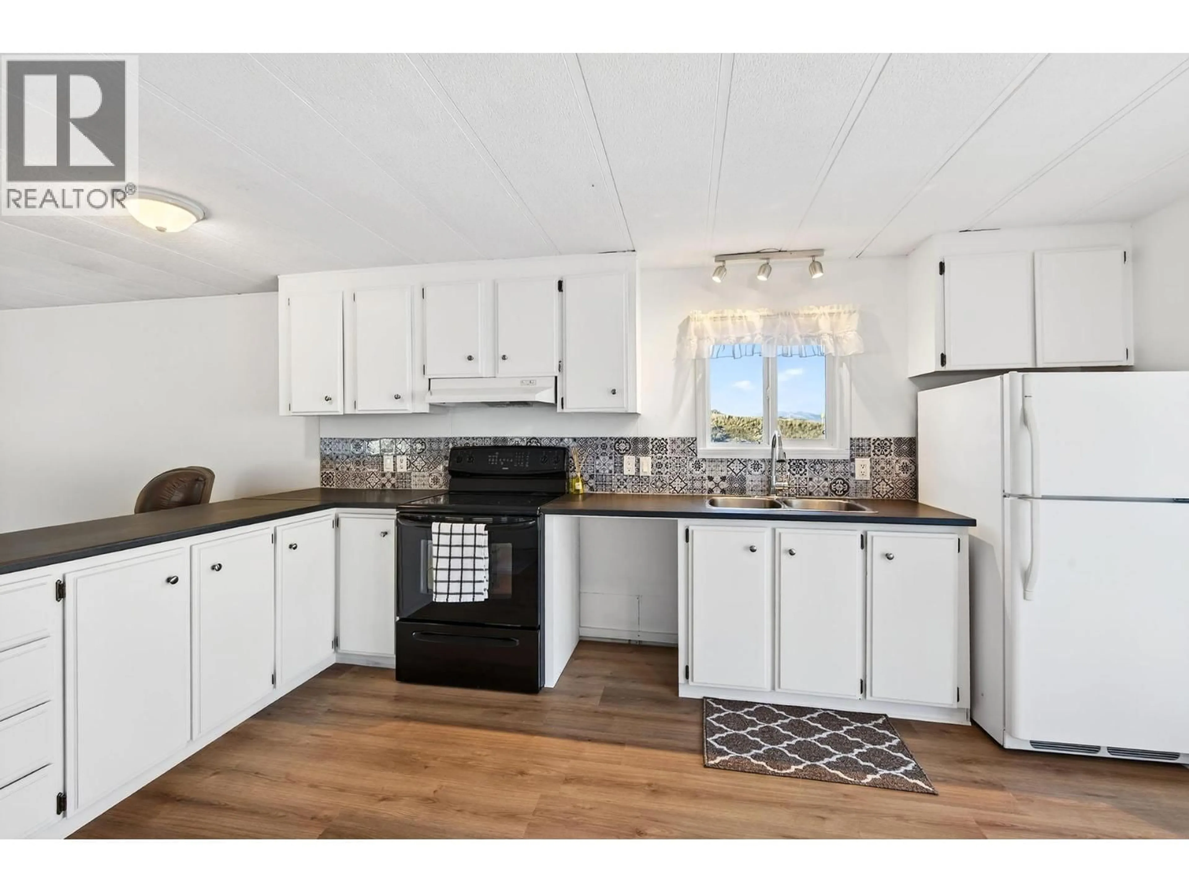 Standard kitchen, unknown for 101 - 1175 ROSE HILL ROAD, Kamloops British Columbia V2E1G9