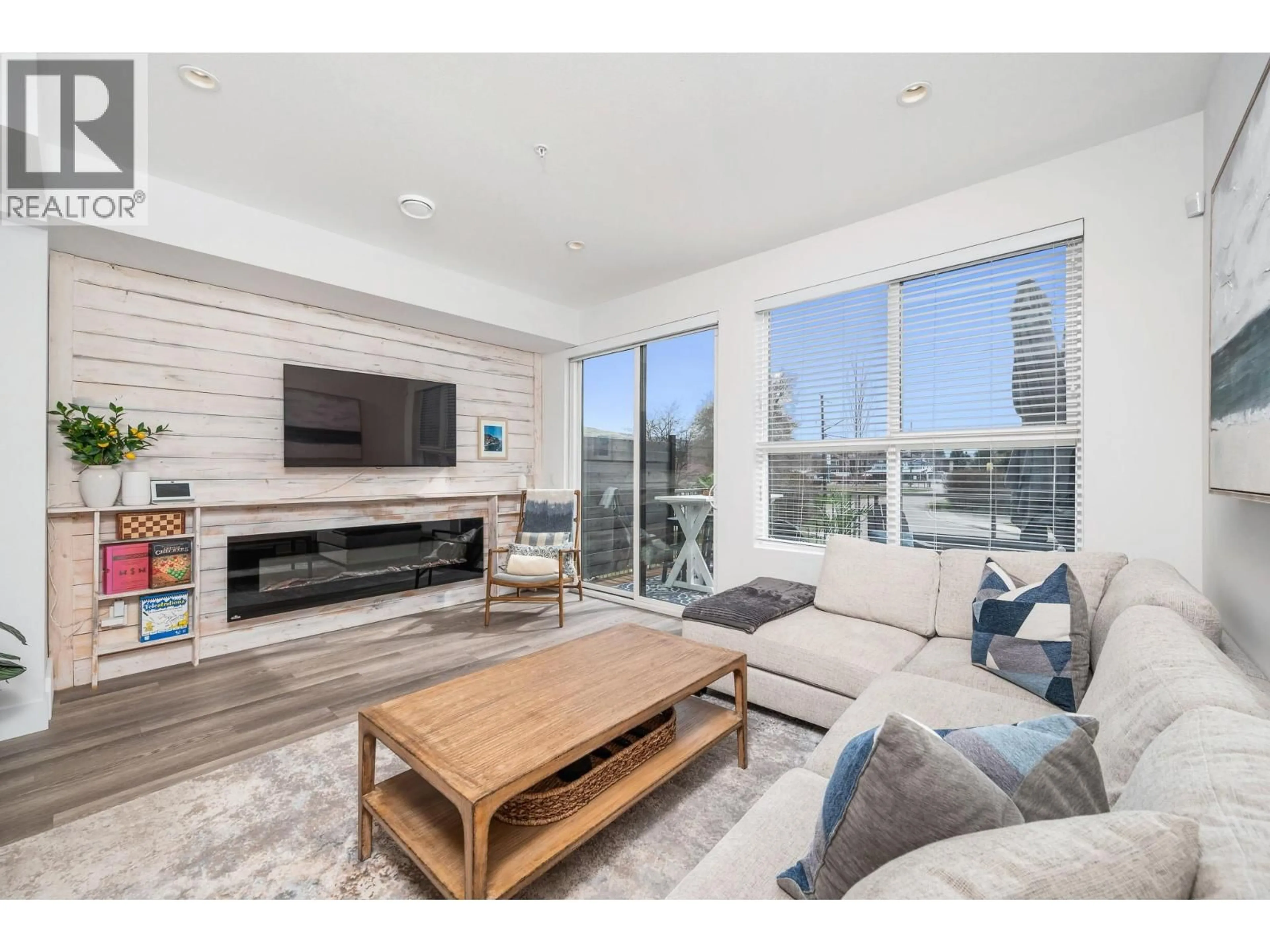 Living room with furniture, unknown for 402 - 11581 ROGERS ROAD, Lake Country British Columbia V4V1X8