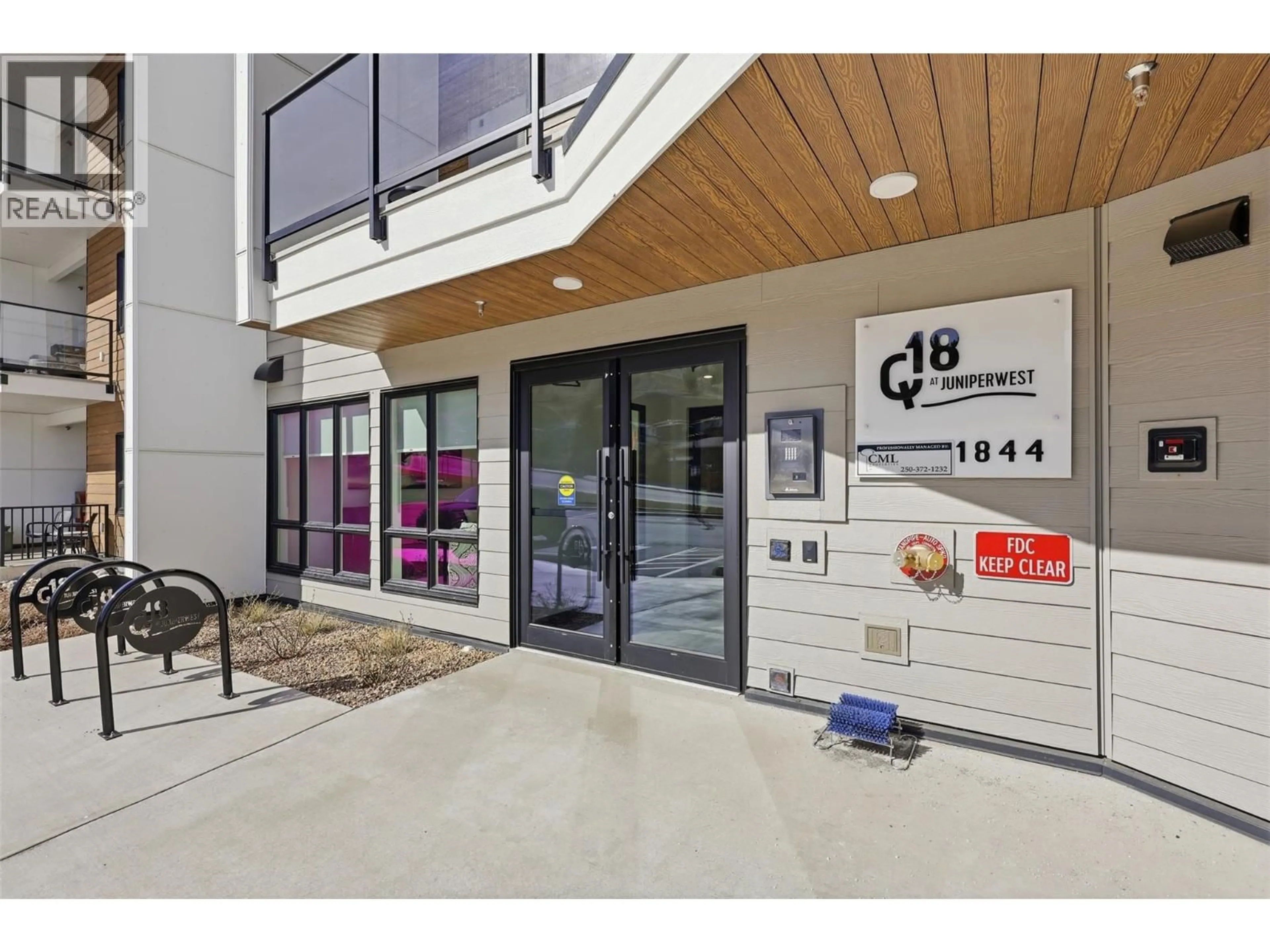 Indoor foyer for 307 - 1844 QU'APPELLE BOULEVARD, Kamloops British Columbia V2E0A8