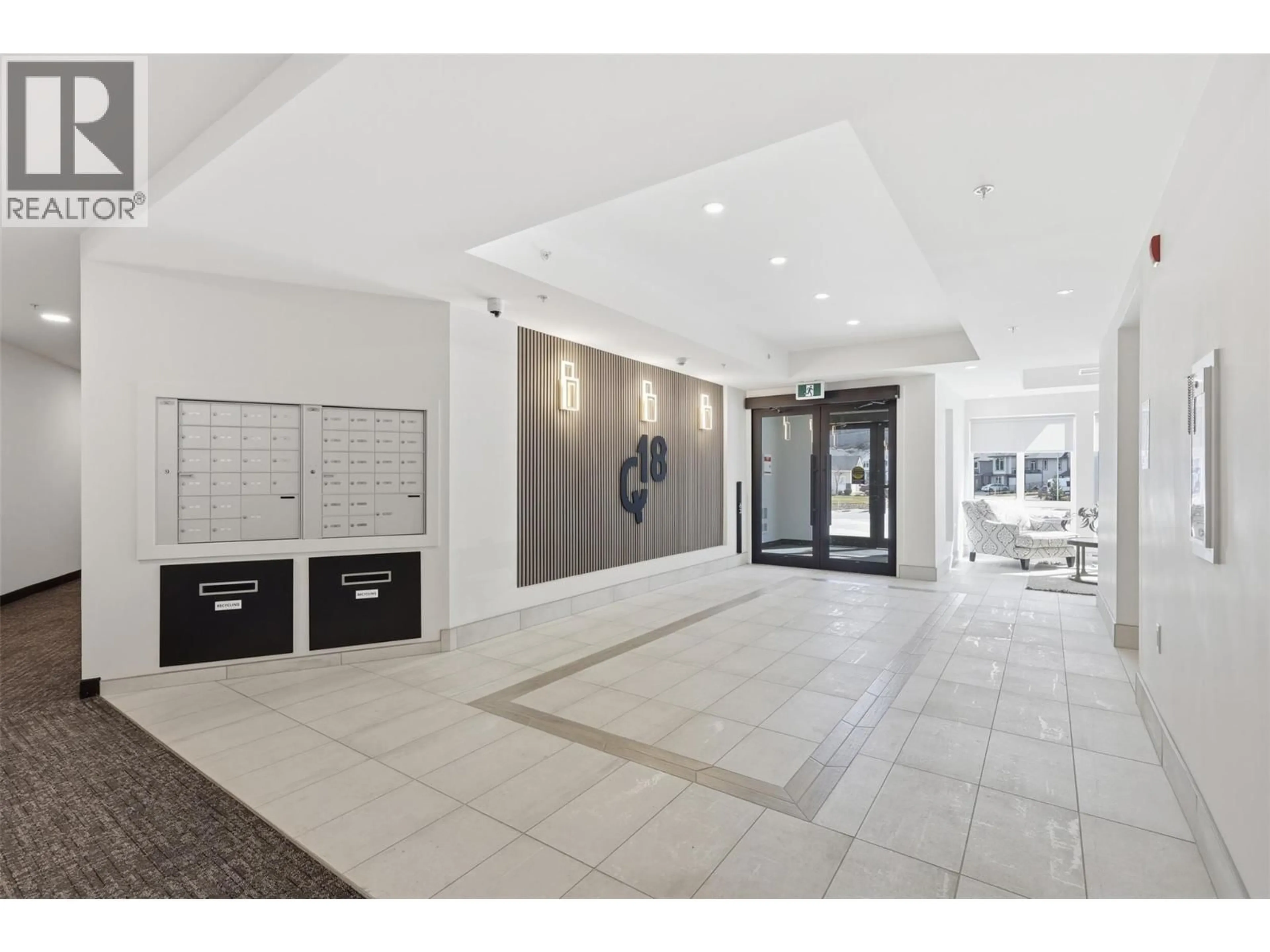 Indoor foyer for 307 - 1844 QU'APPELLE BOULEVARD, Kamloops British Columbia V2E0A8