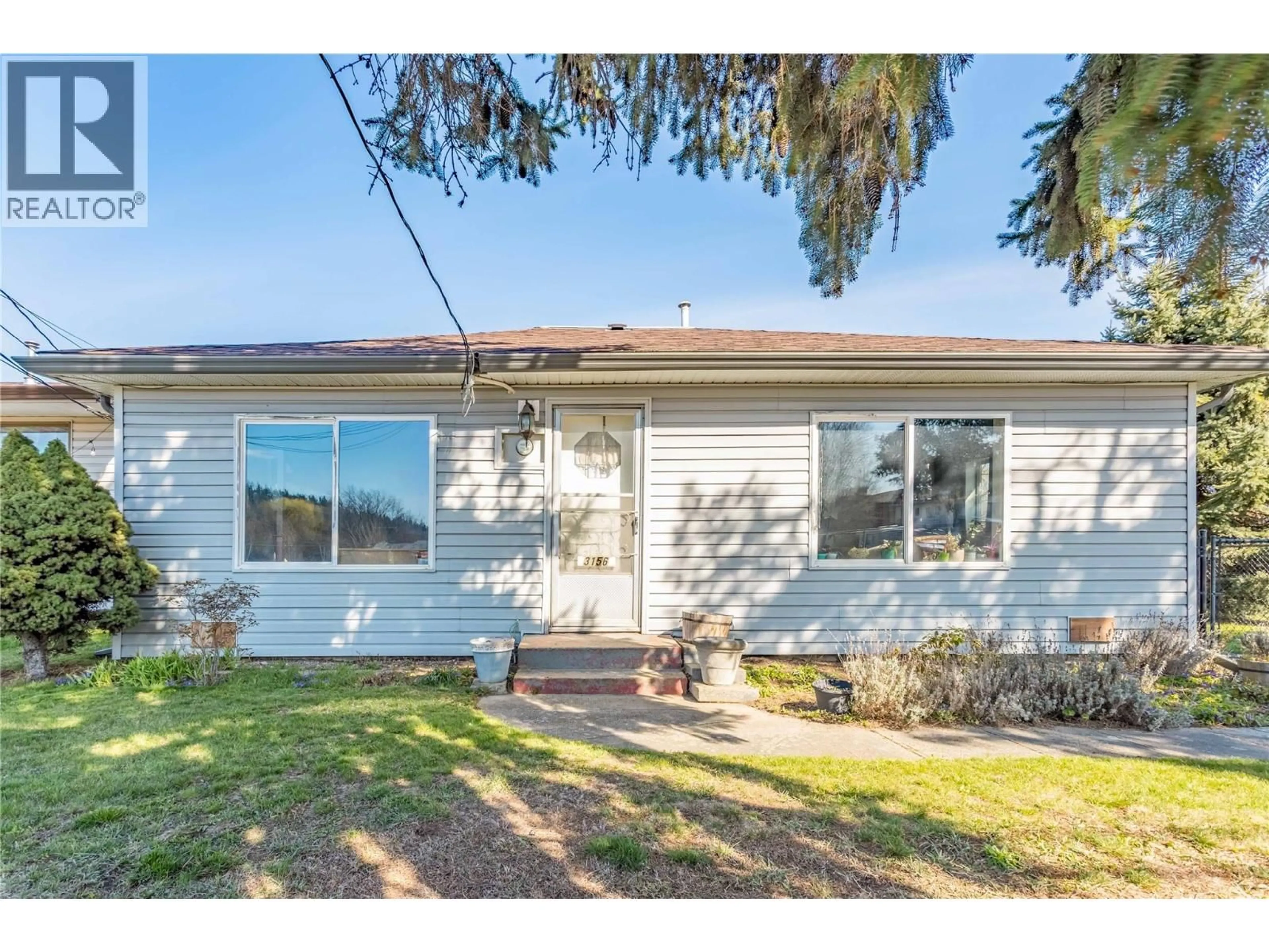 Home with vinyl exterior material, street for 3156 WOODSDALE ROAD, Lake Country British Columbia V4V1X8