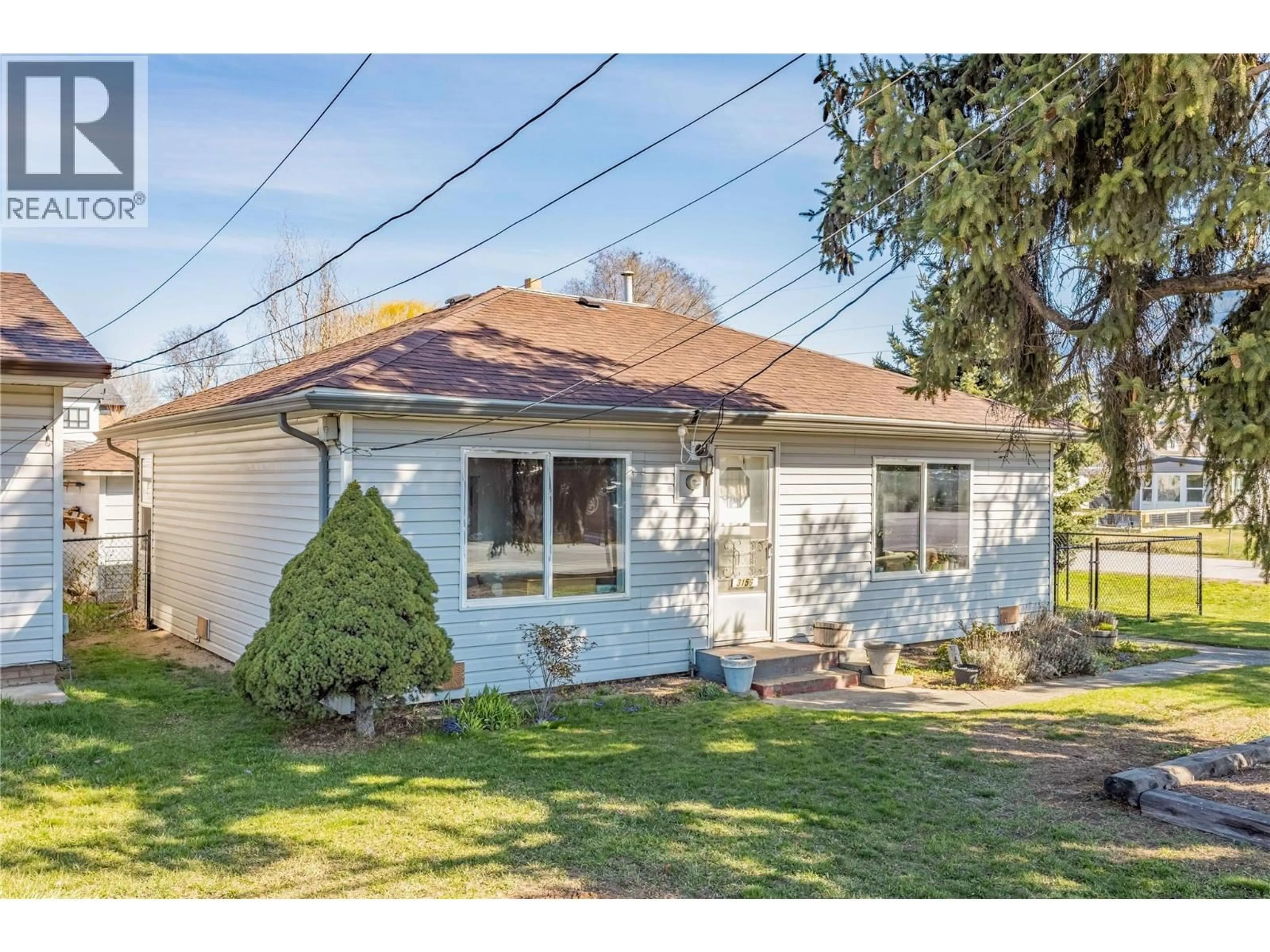 Home with vinyl exterior material, street for 3156 WOODSDALE ROAD, Lake Country British Columbia V4V1X8