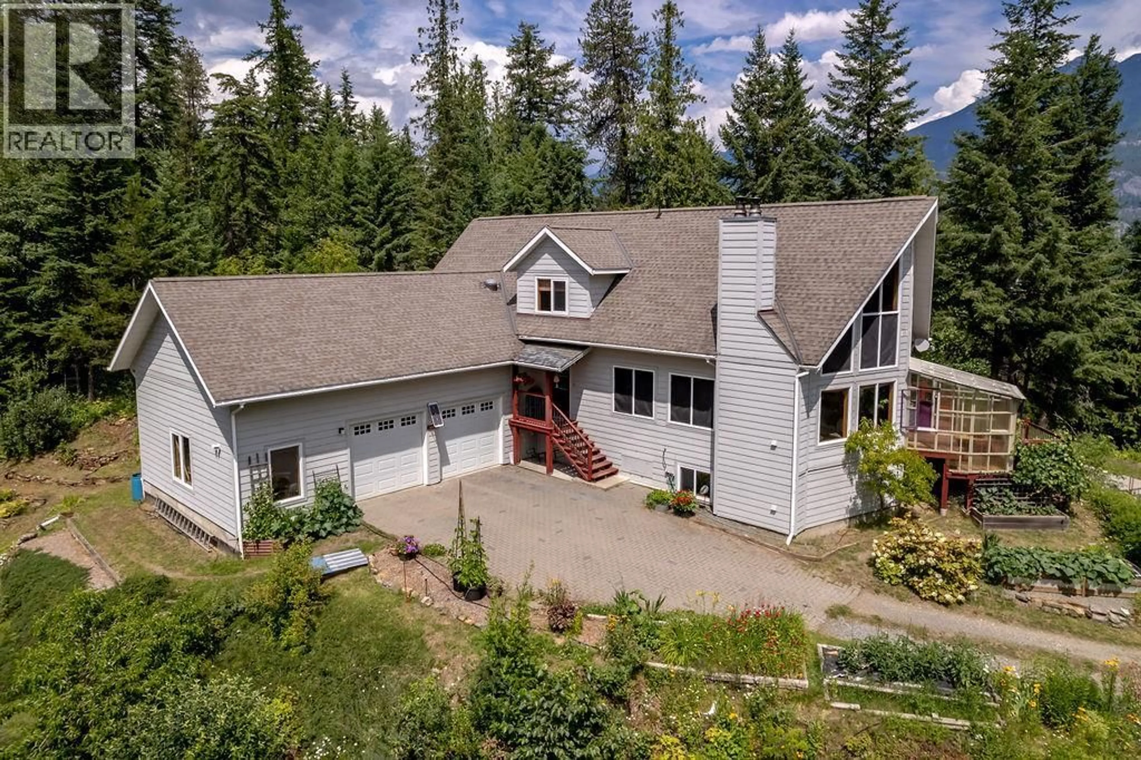 A pic from outside/outdoor area/front of a property/back of a property/a pic from drone, mountain view for 6105 PINE RIDGE ROAD, Kaslo British Columbia V0G1M0