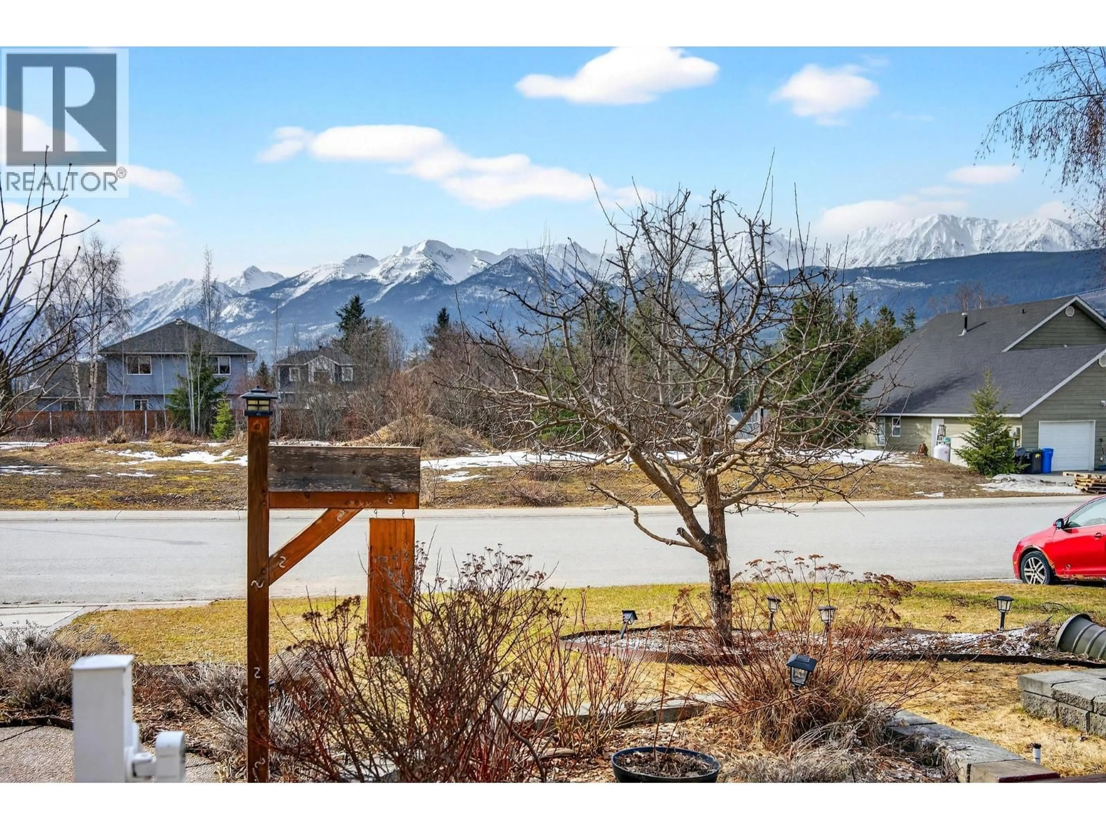 A pic from outside/outdoor area/front of a property/back of a property/a pic from drone, mountain view for 1505 CEDAR STREET, Golden British Columbia V0A1H6
